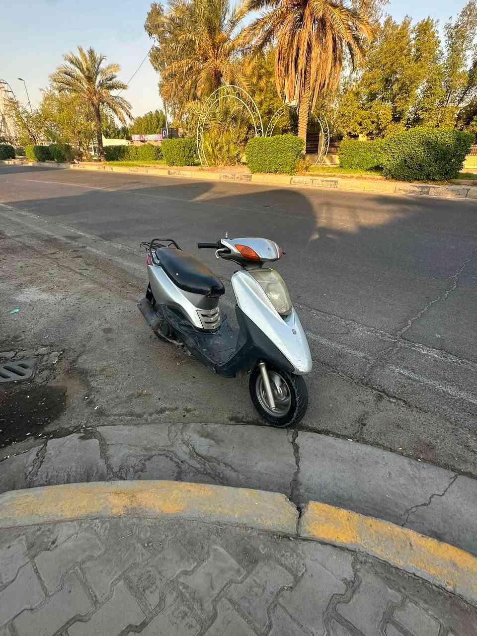 سلام عليكم بريز دراجه نكره سلف مكينه ناعمه شلعه ومعدل تخبل فشكه ما طاكه السعر٤٠٠وبيها مجال العنوان بغداد ام الكبر ولغزلان ***********وتساب
