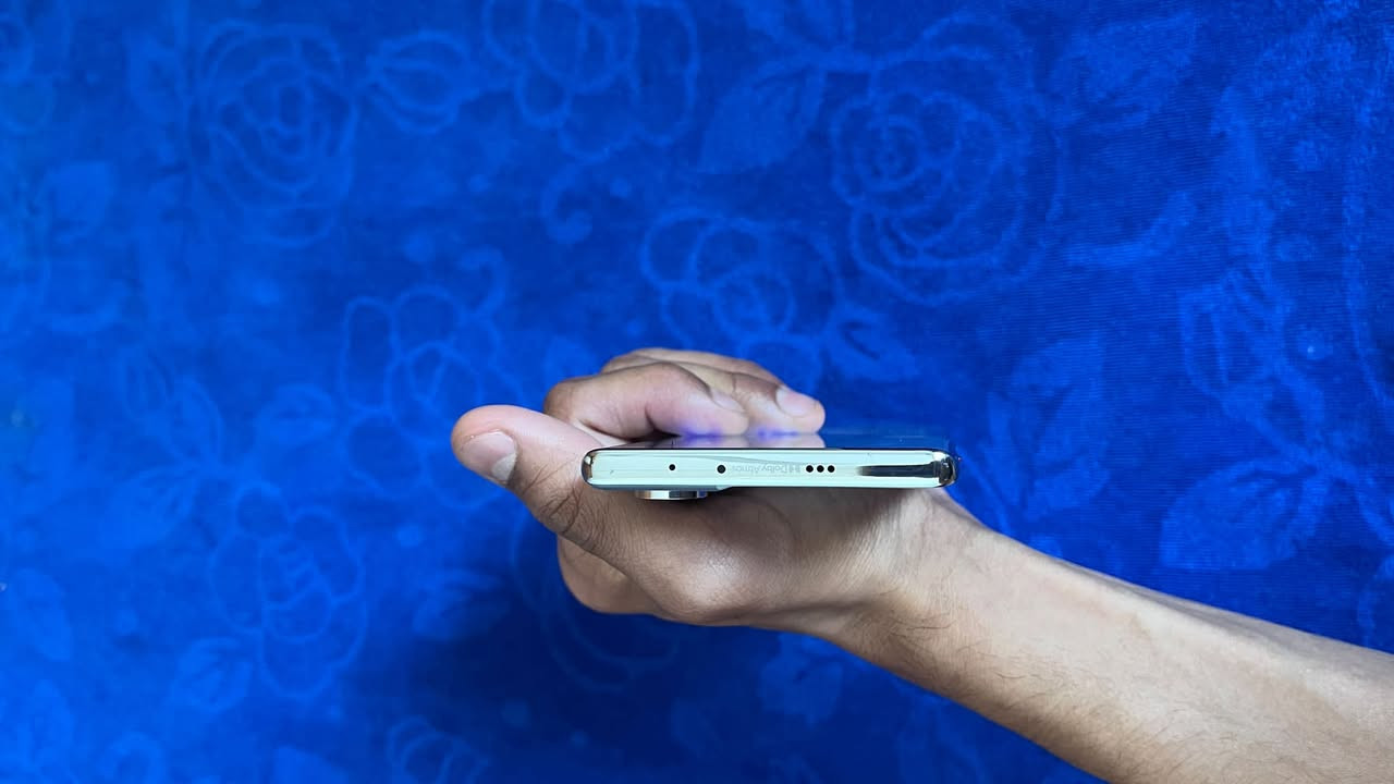 📱 للبيع | TECNO CAMON 40 Pro 5G
اللون: (سمائي)
الذاكرة: 256GB
الرام: 8GB
الجهاز نظيف جداً، استخدام شخصي وخالي من المشاكل.
الشاشة أصلية، وتم تبديل شريط الشاشة فقط، والشاشة نفسها أصلية.
جميع المزايا تعمل 100% (البصمة، الكاميرات، السماعات، الشحن، الشبكة…).
الجهاز بحالة ممتازة وجاهز للأستخدام.
السعر: 350 ألف دينار (قابل للتفاوض بالمعقول).
📩 للاستفسار أو المعاينة راسلني على الخاص أو الأتصال على رقم الهاتف ***********
ملاحظة الشاحنة عطلانة انطيك الكفر الأصلي والباكيت مالته وكل غراضه ما عدا الشاحنة لأن عطلانة
