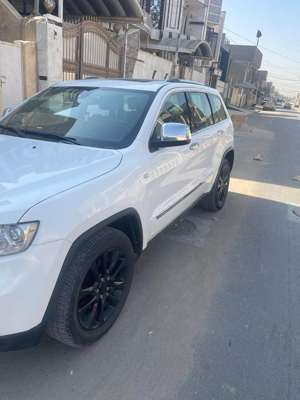 السلام عليكم
جيب لاريدو خليجي ٢٠١٣ 
مواصفاتها معروفة 
رقم بغداد الدولي تحويل مباشر 
قطهة وحدة صبغ فقط بدون دواخل بدون فتح (جاملغ الامامي جهة الصدر ) 
محرك ٣٦٠٠ 
السعر :  ١٥٠ ورقة وبيها مجال 
للاتصال: ***********
