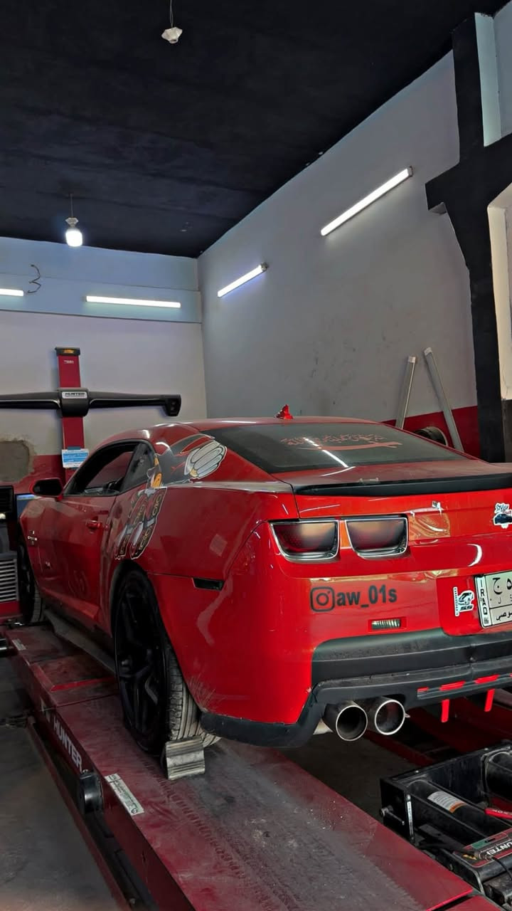 السلام عليكم 
كمارو ١٣ للبيع
3600 rs 
حادثها جاملغ امامي بيها ٣ قطع صبغ 
مكينه كير كهربائياات كفاله 
سياره نضيفه وهواي ومرتبه مشاد شي بيها مو اصلي حتى الباتري وكاله 
متتقارن بل مهجومات بلحقيقه هواي احلا من الصور 
السعر ٩٧ وبيها مجال 
مكاني بغداد حي جميله 
تواصل واتساب
***********

نص مكتوب في الصور:
- aw_01s
- @aw_01s