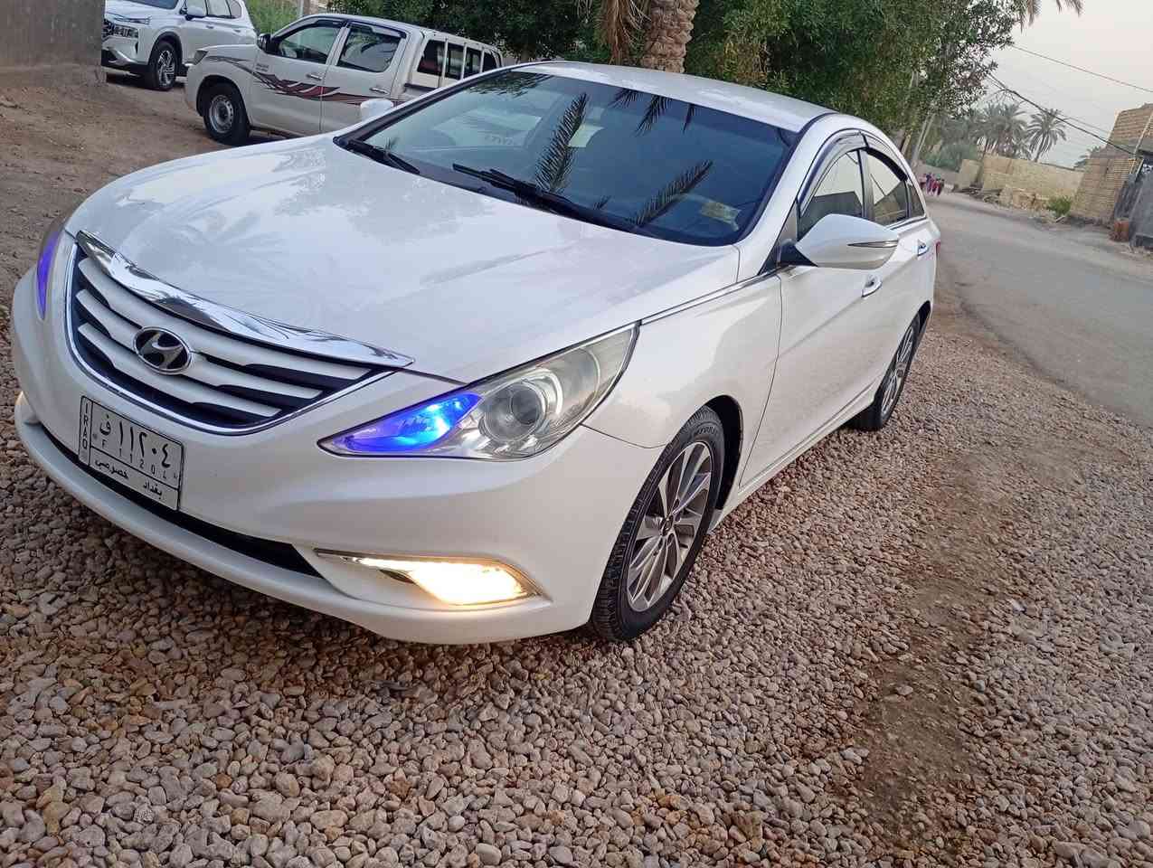 سوناتا 15 خليجي محرك 2400
ماشيه 170 
تبريد قطعتين شفتات ستيرن تحكم جهتين كامره
حساس رقم بغداد سنويه 28 كشن كهرباء 
مكاني بابل الكفل ***********
