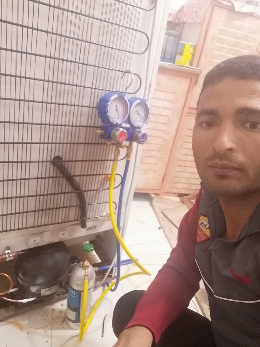اللهم صل على محمد وال محمد
تصليح ثلاجه مظروبه سكين داخل البيت موقعي
احمد ابوعباس / الرفاعي ***********
