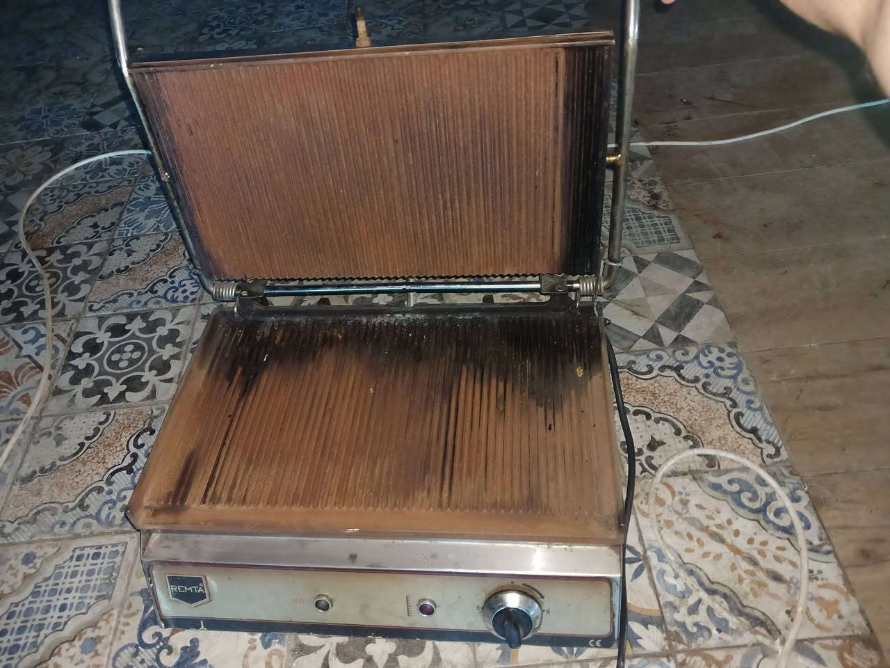 للبيع بسعر مناسب للتواصل واتساب ***********
