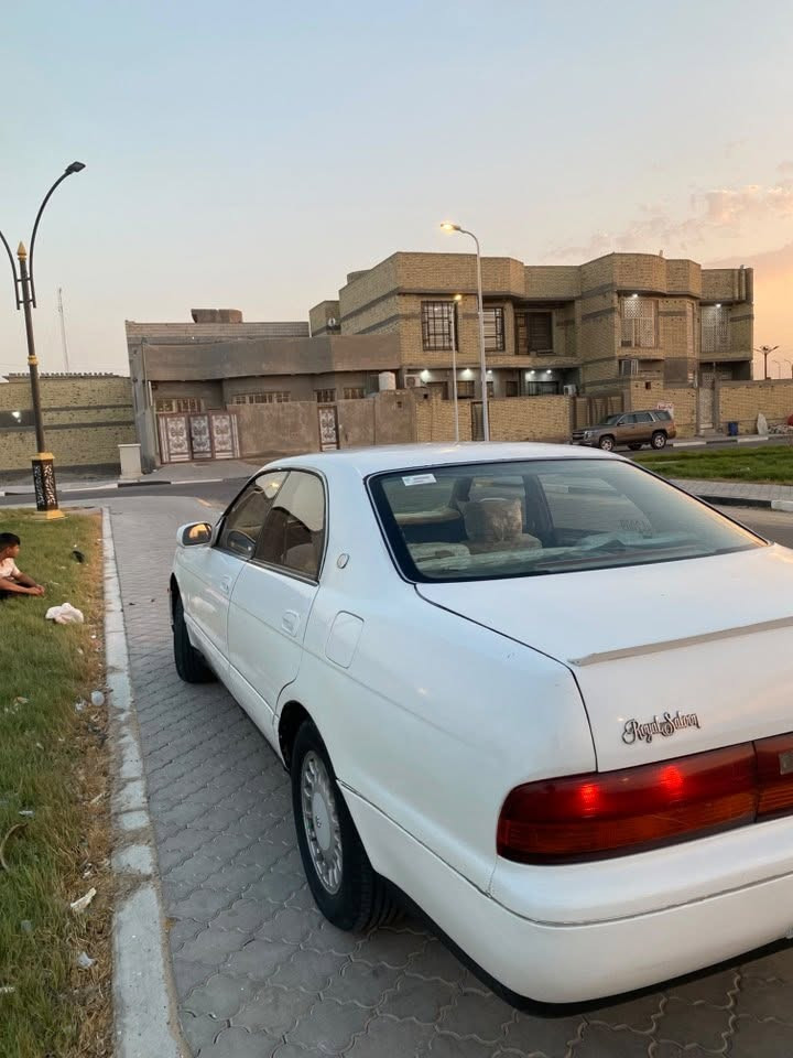 اسلام وعليكم بطة متصل مديل1993رقم بصره راعيها جاري مكينه وكير فيفيتي فيشتين توني شادهن حاوية حداده الكدام توني شادها كامله طخم تاير ويل كب جديد السياره كهربائيات كلها شغاله سستم سماعات مضخم السياره .كفالة كص ونغل بيها صبغ احزام.علما ا(ن السنويه ضايعه)  السياره مال جناي السعر 45$وبيها مجال بسيط مكاني بصره البترو ***********
