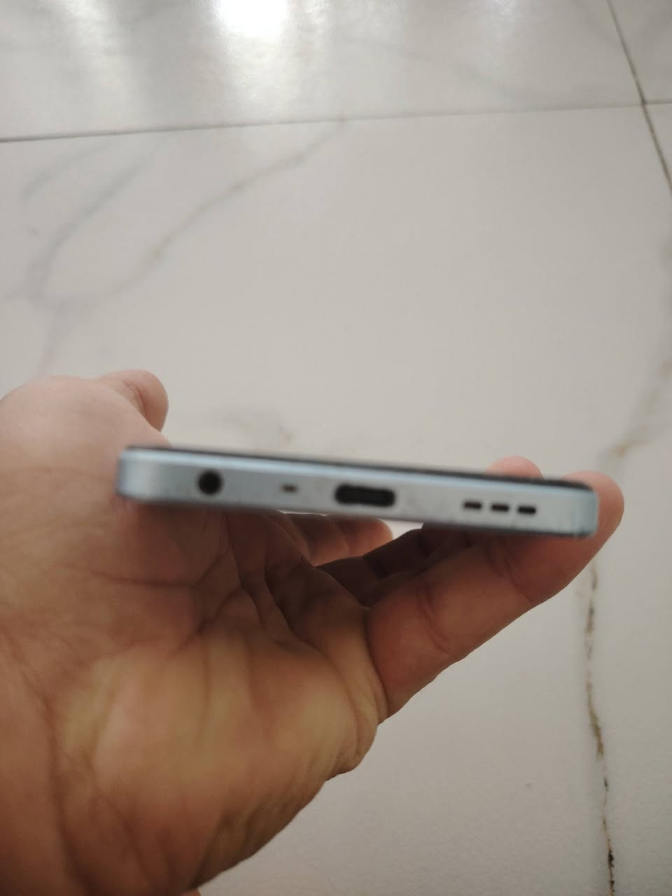 السلام عليكم جهاز هواوي oppo جهاز نضيف بس كفر ورة مكسور كسر خيف نضافة 100/80 جهاز مكفول نت اتصال شحن عارضة ب80 بي مجال قليل الشراي مكاني بغداد مدينة الصدر /*********** متوفر اتصال وواتساب
