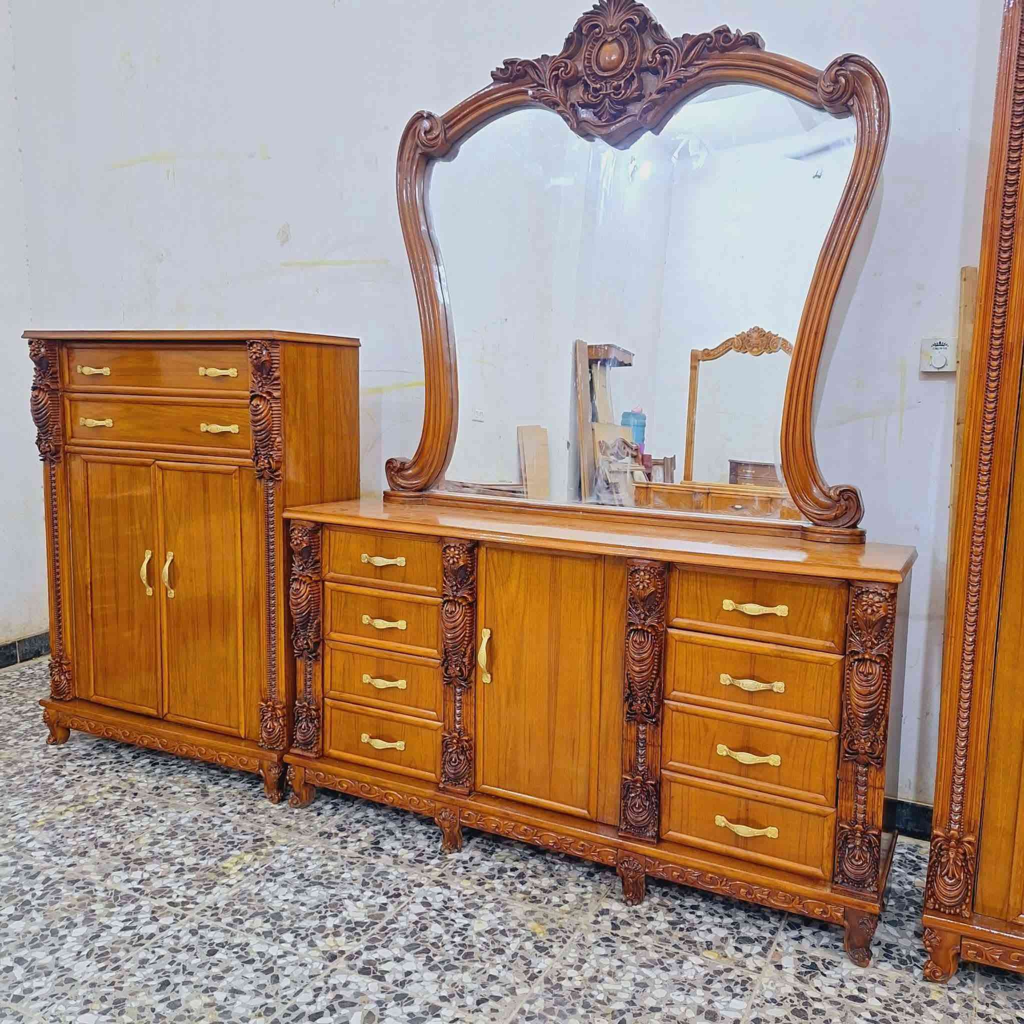 غرفه ست ابواب ملحق داخل خارج صاج الخارج٥ملم والداخل ٤ملم الضهر جرجوبه برغي القاعده والسكف بلوك صاج النقوش كلهة زان الدنك زان الغرفه كلهة لوكنز جعب غزال غرفه جدآ ثقيله نضافتهة 99 بالميه العنوان بغداد البلديات للحجز والاستفسار الاتصال على وات ساب ***********
