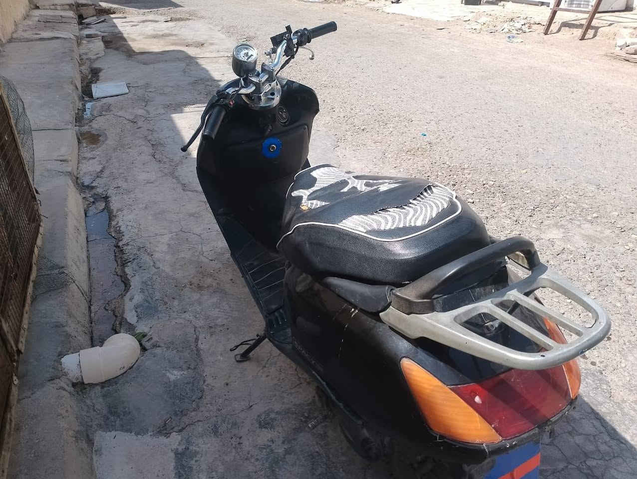 سبيسي ماليزي للبيع نضيفة حيل السعر 400 وبيها مجال بسيط مكاني الكوت العزة القديمة هذا  رقمي *********** ومتواجد خاص هم
