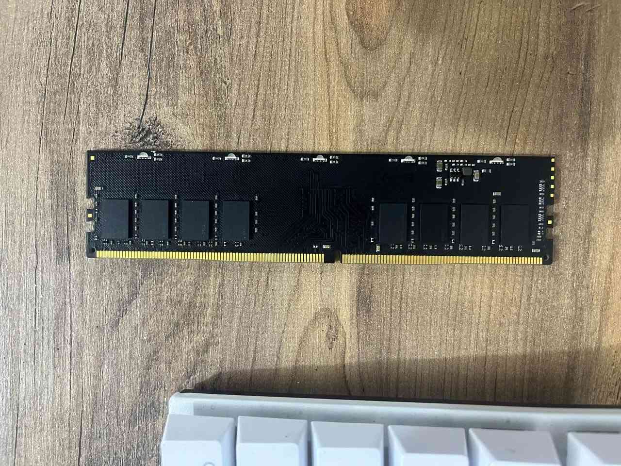 السلام عليكمً
Ram 8 RGP 3200 SK Hynix
45 الف مع التوصيل 
***********

نص مكتوب في الصور:
- CPU-Z CPU Mainboard Memory SPD Graphics Bench About Memory Slot Selection Slot #4 DDR4 (UDIMM) Max Bandwidth DDR4-3200 (1600 MHz) Module Manuf. GEIL DRAM Manuf. SK Hynix Part Number CL 16-18-18 D4-3200 Serial Number Timings Table JEDEC #1 JEDEC #2 JEDEC #3 XMP-3200 Frequency 1000 MHz 1066 MHz 1066 MHz 1600 MHz CAS# Latency 14.0 15.0 16.0 16.0 RAS# to CAS# 15 15 15 18 RAS# Precharge 15 15 15 18 tRAS 33 36 36 18 tRC 48 51 51 36 Command Rate 68 Voltage 1.20 V 1.20 V 1.20 V 1.350 V Module Size 8 GBytes SPD Ext. XMP 2.0 Week/Year 31 / 20 Ranks 1 Correction Registered CPU-Z Ver. 3.01.0.x64 Tools Validate Close Microsoft Edge