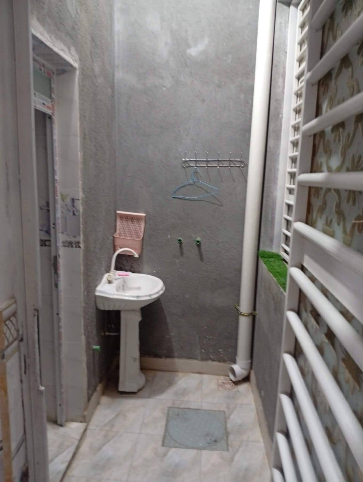 السلام عليكم ✋بيت للبيع الناصريه الحي العسكري🏠
المساحه ٢٠٧ حديث البناء طابق واحد   غرفتين🛏️ استقبال صاله مطبخ 🧑‍🍳 حار بارد كلدور موزع مناور  مجموعة صحيان خارجيه وداخليه🚻
عندك عقار🛖 للبيع ماعليك فقط مراسلتنا✉️
على صفحه✋او على اتصل على وتساب 📜
*********** وتسابhttps://chat.whatsapp.com/CgF4j4SEF8eL8MxtcRHqut
