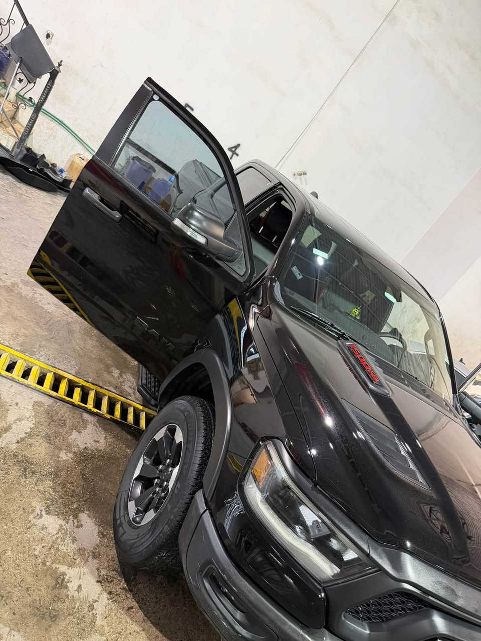 رام ريبل 2022
رام ريبل مع نضام ال etorque الكهرباء مساعد بتقليل صرف وزيادة عزم السيارة

     (رقم اربيل ) وسنويه تضليل 

الموديل : 2022

كلين تايتل وراد أمريكي بدون اي حادث او صبغ 

المحرك : V8 5.7L . 

المواصفات :

* كزوز سستم . 

* شاشة كبيرة (تسلا)

* نظام ملاحة GPS . 

* المصابيح الأمامية زنون .

* كشافات الضباب زنون . 

* المصابيح الأمامية LED .

* المصابيح الخلفية LED  مع رادار خلفي

* نقطة عمياء . 

* دخول ذكي (بصمة) . 

* تشغيل عن بعد .

* مقاعد رياضية من الجلد الفاخر خاصة لنسخة REBEL

* مقعد السائق كهربائي. 

* مقعد الراكب كهربائي. 

* كاربون فايبر . 

* تدفئة مقاعد . 

* تدفئة ستيرن . 

* المقاعد كهربائية .

* حساسات امامية

* حساسات خلفية . 

* كاميرا خلفية . 

* دوسات جانبية . 

نظام المحافظة على المسار

نظام بريك طوارء تلقائي 

نظام المساعدة على الركن

* مكيف خلفي .

* الويلات مع الاطارات مخصصة للطرق الوعرة .

* منظومة كاملة لقطر العربات . 

* المرايا الجانبية قابلة للطي كهربائيا .  

* الشباك الخلفي كهربائي .

* غطاء جلد للبودي الخلفي .

* إمكانية تعديل ارتفاع دواسات البنزين والبريك كهربائيا . 

* هاند بريك كهربائي . 

* نظام تشغيل واطفاء اوتوماتيك لتقليل صرف الوقود . 

* مرايا بخاصية التعتيم الذاتي . 

*قفل اكسل خلفي

*قفل اكسل امامي

الاستفسار ***********

سعر ٣٩٠$  وبيها شي بسيط للشراي
