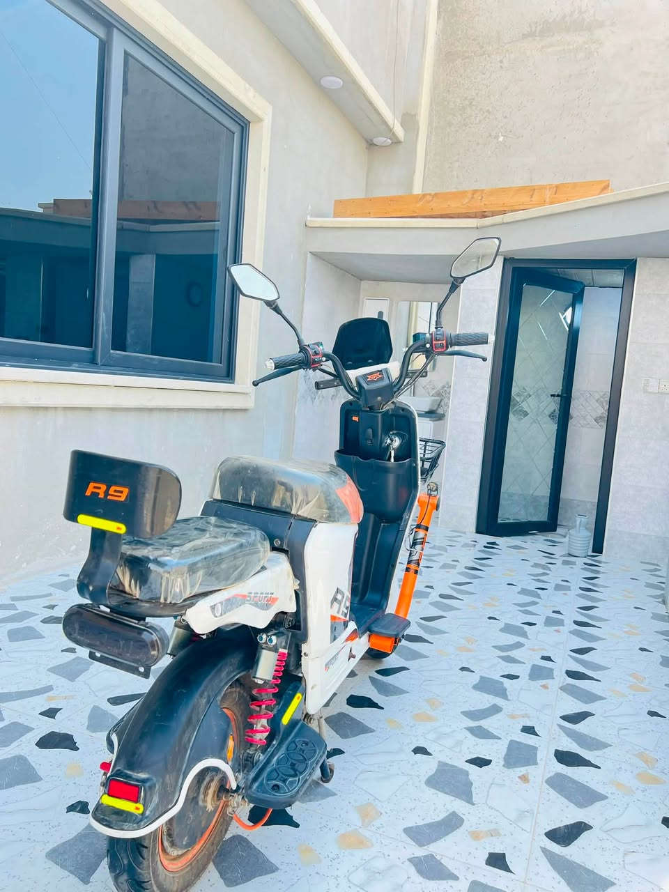 للبيع أو مراوس 318او ريان أبو عيون ملف 2000واط 5بطاريات جدد بعدهم تمشي من25الى30كيلو بشحنه الوحده السعر 400بي مجال بسيط الرقم للتواصل ***********بي واتساب
