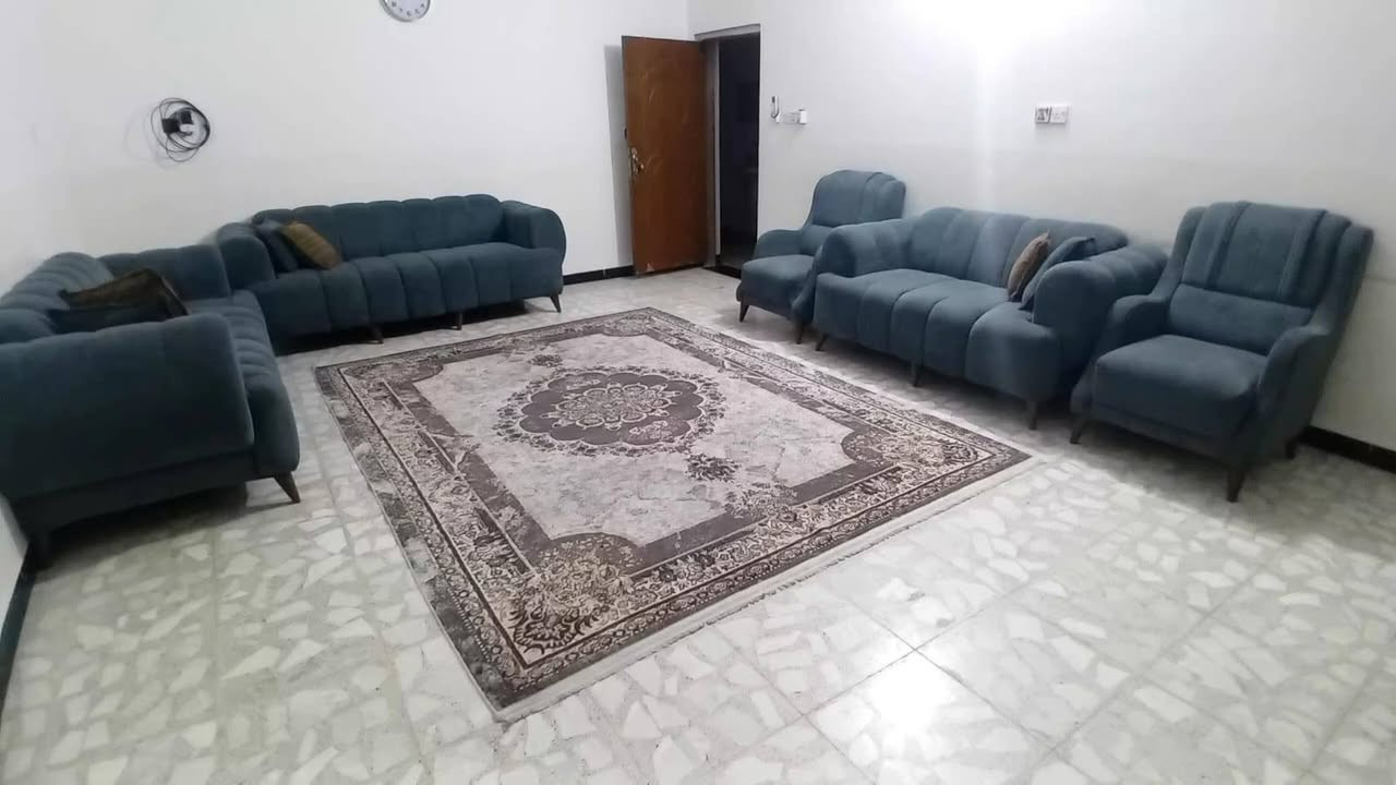 السلام عليكم...تخم للبيع 10مقاعد مع 6كوشات موديل تركي فلاديفيه استخدام بسيط مابي اي ضرر او تصليح السعر 550وبي مجال بسيط مكاني شهداء العبيدي الثانية موبايل ***********
