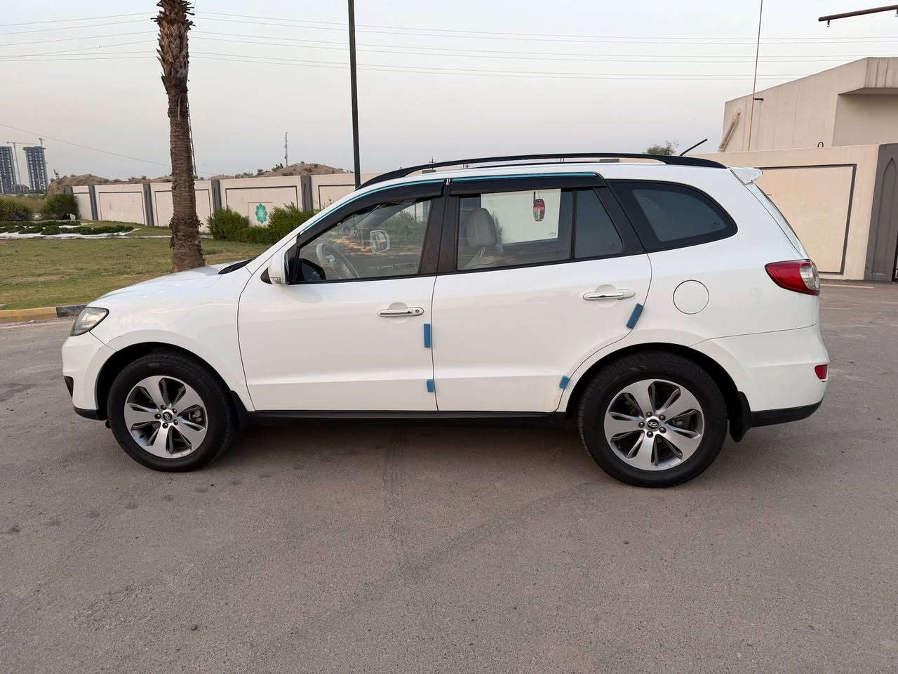 السلام عليكم 
سنتافي ٢٠١٢ للبيع فول ١/١ 
محرك ٦ سلندر مكفول كبر ومحرك كفاله 
سيارة ماشية ١٣٣ الف دك جرص بعد ١٢٠
سيارة مكفولة من صبغ والتبديل 
مكاني بغداد 
للاستفسار ***********
