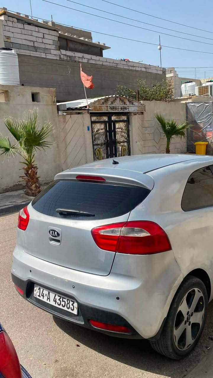 سياره كيا ريو مديل 13 وارد خليجي مكفوله ضربتها فقط بصندوق وما مبينه استخدام قليل فقط للدوام تطلع بيها لبنيه محركها 1400 تك باب شاشه اندرويد وفتحه بنوراما مكاني البصره القبله رقمي *********** للاستفسار اتصل او راسل
