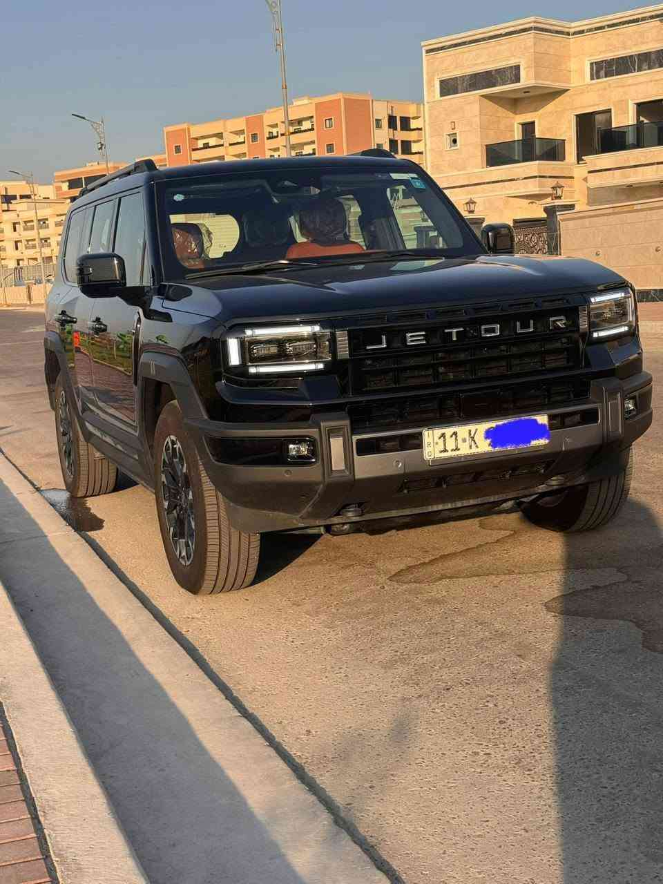 للبيع جيتور G700 بريميوم 2026 بغداد

السعر : 76 مليون

الممشى: 16 كم قابل للزياده 

المواصفات 

نوع المحرك: بلكن  PHEV

2.0 تيربو 4 سلندر مع محركين كهربائيين

قوة النظام تصل إلى 904 حصان

الدفع: رباعي 4WD

عدد المقاعد: 6

مكفولة وقيد الضمان

- عزم النظام 1135 نيوتن متر

- تسارع من 0 إلى 100 كم/ساعة خلال 4.6 ثانية

- بطارية فوسفات حديد الليثيوم

- محركان كهربائيان أمامي وخلفي

- هيكل شاصي مستقل Body-on-Frame

- تعليق هوائي وتحكم بالركوب حسب التجهيز

- خلوص أرضي 230 ملم مع تحكم بالاتفاع والانخفاض

- قدرة خوض بالماء تصل إلى 900 ملم

- زاوية اقتراب 35 درجة

- زاوية مغادرة 28 درجة

- قدرة سحب تصل إلى 2500 كغم

- خزان وقود 100 لتر

الراحة والفخامة:

- مقاعد متعددة الوظائف

- مقاعد 4 مساج

- مقاعد تدفئة وتبريد حسب التجهيز

- مقاعد أمامية مريحة مع مساند للساقين

- مقصورة واسعة من 6 مقاعد

- نظام صوت فاخر

- شاشة وأنظمة ترفيه متطورة

- كاميرات 540 درجة

- أنظمة مساعدة السائق والرادار

- مثبت سرعة متكيف

- مراقبة النقطة العمياء

- تحذير التصادم الخلفي

- مساعد تغيير المسار

- مساعد الحفاظ على المسار

- نظام مساعدة قيادة 

- مساعد الازدحام المروري

- مثبت سرعة ذكي

السيارة  فول مواصفات وحالة ممتازة جداً تغليف PPF ودرع للجامه الاماميه والبنورامه وحمايه الشمس للنوافذ والجامه الخلفيه 

مكفولة وقيد الضمان ومضيوف اله ارضيات تفصال درجه اولى مع تغليف تسيرن وشباك امامي ودوسات وغيرها 

موقع السياره الصرة مدينة مجمع الجوهرة خلف المدينة الرياضية

رقم الهاتف *********** 
مهندس يوسف
Mr.T2 Store 
مستر تي 2 ستور

#سيارتك_تحجي_ستايلك ويه Mr.T2 Store 

جميع اكسسوارات وكماليات سيارات جيتور
الاصلية فقط.

كل المنتجات بجودة عالية جدا، واعلى كوالتي موجود واسعار مناسبة جدا مع الجودة

العراق-بغداد
المنصور-الداوودي 

Whatsapp:***********
Whatsapp Channel: https://whatsapp.com/channel/0029VbD5euW6buMDQSMeml0O
متوفر توصيل بغداد ومحافظات 
تواصل ويانا من خلال الرابط التالي:

https://linktr.ee/mr.t2.store

اكسسوارت جيتور T2 العراق
اكسسوارات جيتور T2 بغداد
اكسسوارت T2
كماليات T2
كماليات L6
اكسسوارات L6
كماليات T1
اكسسوارات T1
كماليات جيتور
اكسسوارت جيتور
اكسسوارت جيتور G700
كماليات جيتور G700
جيتور G700
