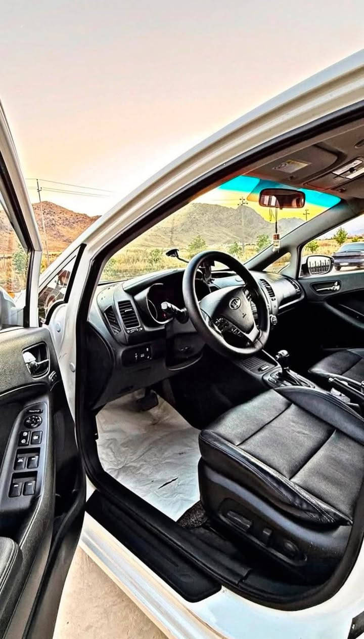 سەرەتا بەناوی خوا {kia k3 } 2013 سەیارەکە بڕاوەیە فولە بەس سڵاید نیە کوشن هیتەرو خەزن و کارەبا سوکان هیتەر فۆلیۆم تەحدیل سورحە ئیکۆ گێڕو مەکینەو تەقە ڕەقە بەشەرد تەبرید لەسەر سویچ  سەیارەکە بێمەسرەفە چوار تایەو ویلی سپۆرتی لۆکی لەسەرە سەیارەکە فول جوانکاریو 
مەسرەف کراوە بۆیاخیش بەس سەقفی بەشەرت دەدەم
سەحری/55گەڵاو مەحامەلەیەکی کەم 
شوێن/ڕانیە
ژم/***********
ژم/***********
