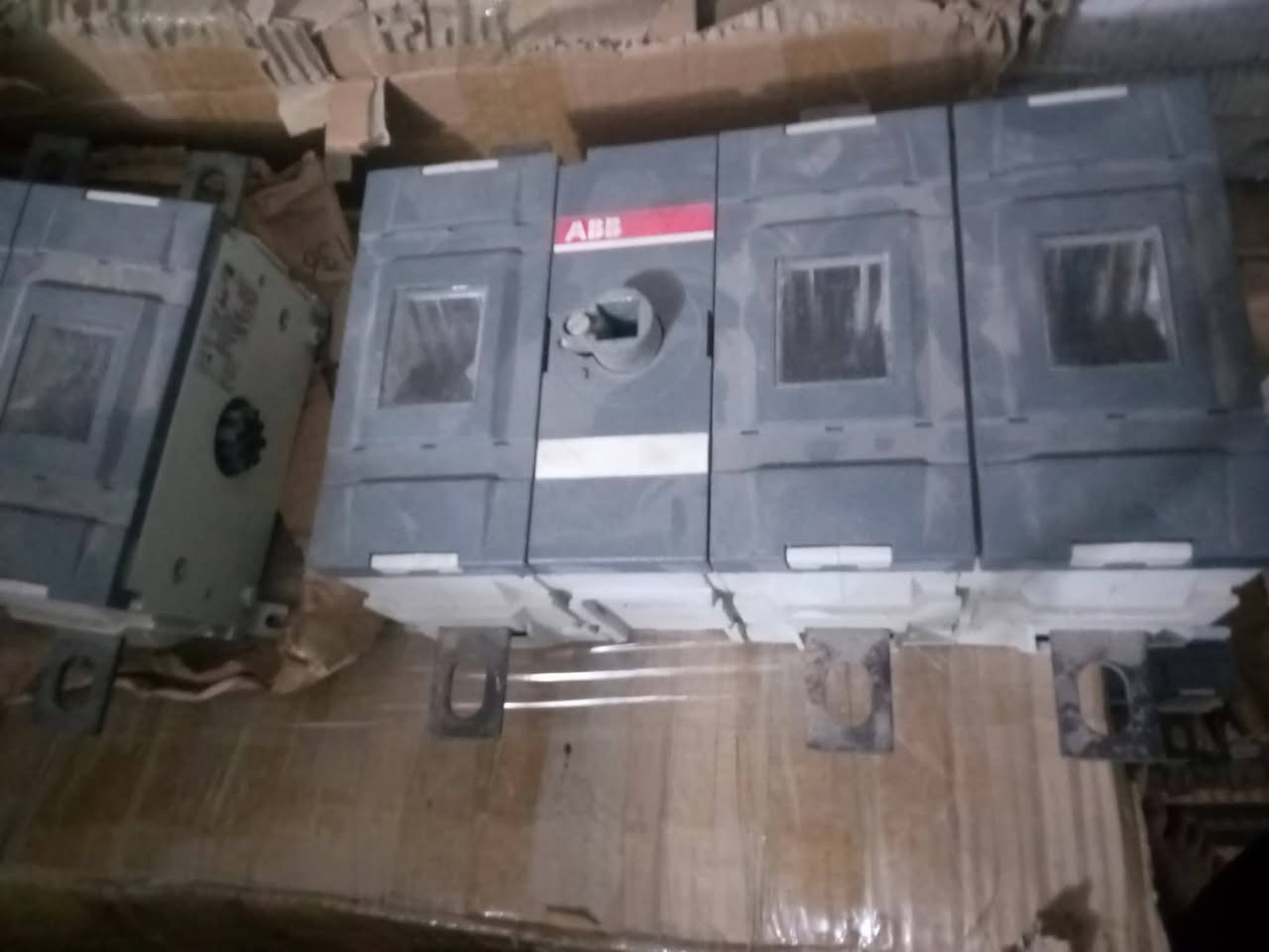 سلام عليكم ورحمه الله وبركاته
يوجد لدينا جنج اوفر طفاء وتشغيل 
400 امبير نوع ال ABB يطالي 
جديد باكيت اصلي معه ضمان سنه 
السعر جمله 85 دولار ارخص الاسعار التنافسية 
الاستفسار ***********
خدمه توصيل جميع محافضات العراق 
العنوان بغداد الشورجه عكد النصارى
