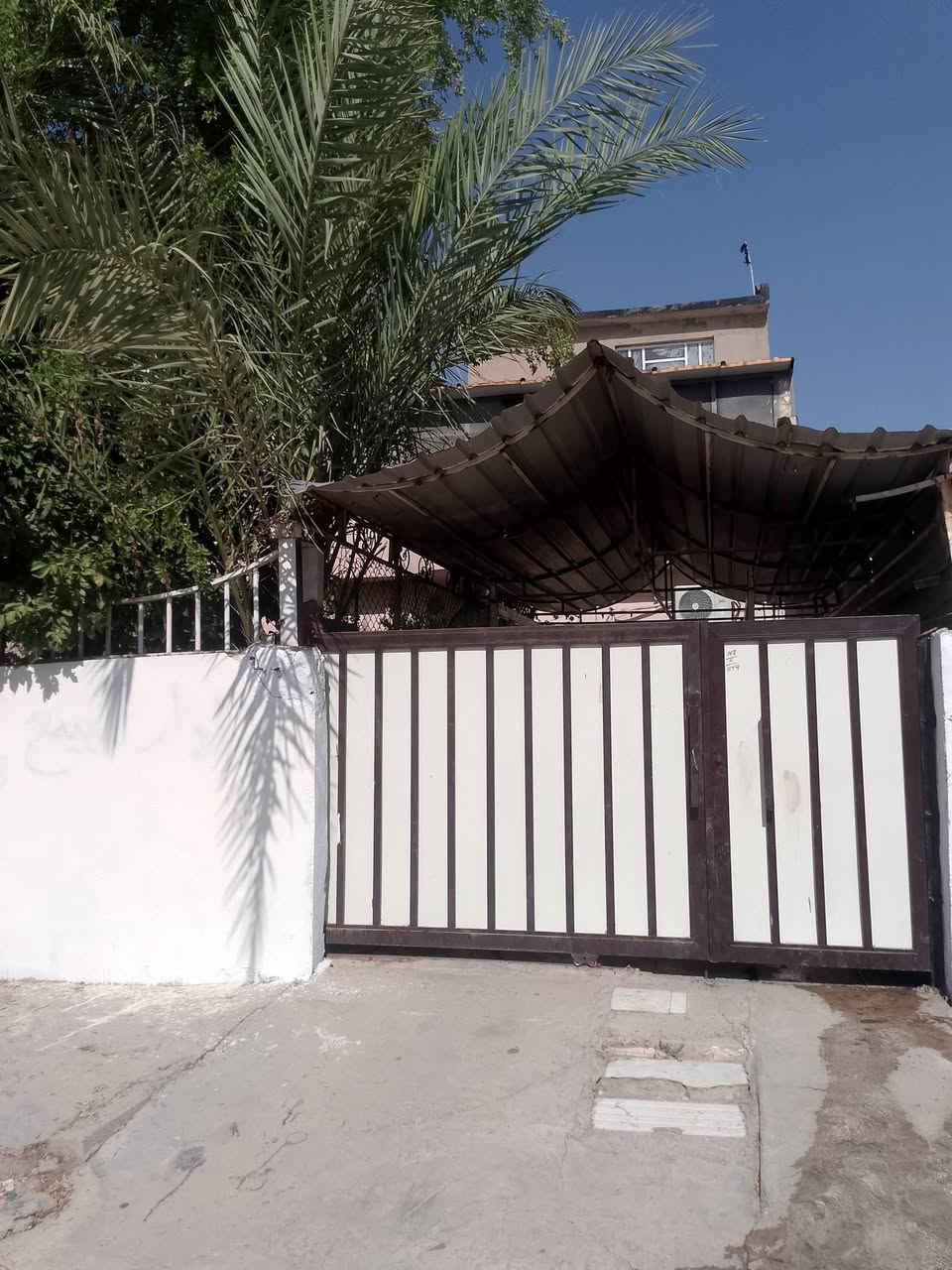 سلام عليكم بيت مساحه 225حي خضراء السعر 160/الرقم***********
