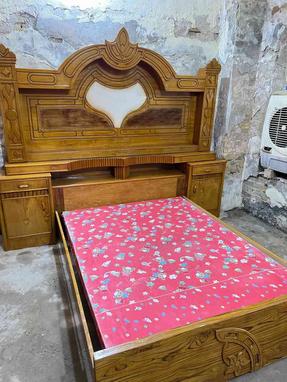 مستخدمه • نظيفه • صاج