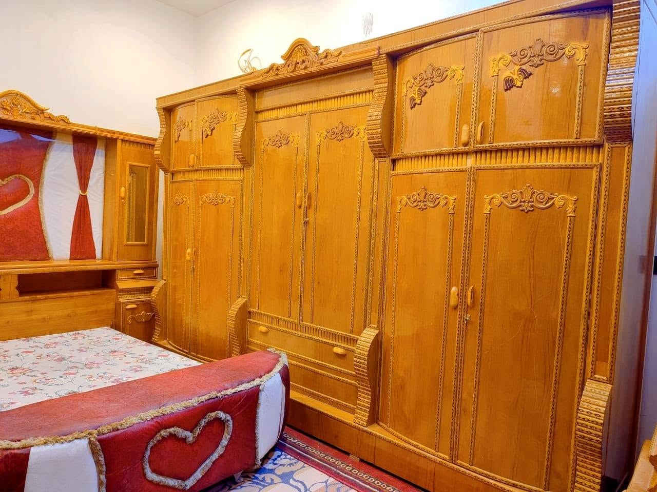 غرفه للبيع ام مسرح ام السته طابقين ملحق تزكام داخل وخارج صاج ضهر جمبر ضخمةكلش زاويه كنتوريه طابقين ملحق مع شازلون غرفه جديده وحلوه المكان ديوانيه حي العسكري للاتصال على هذا الرقم ***********
