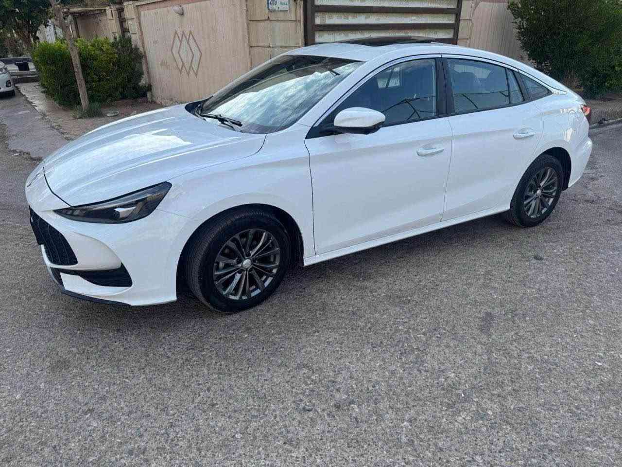 MG GT 2025 
فول مواسەفات شاشە اکتیف ٤ زمان ٥ کامیرە سلاید فول سبوغ و تەعدیل و تەزرەی نیە قۆپەک لە جاملغی پشتەوەی سەکنە دەستکاری نەکرایە لە رەسمەکە دیارە نرخی 117 مەجالەکی کەم *********** أربيل, العراق
