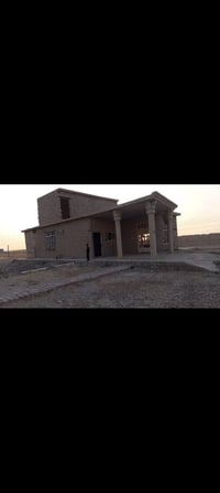 بيت طابق واحد للبيع على خط السريع بيعد عن خط السريع كيلو المساحه نصف د...