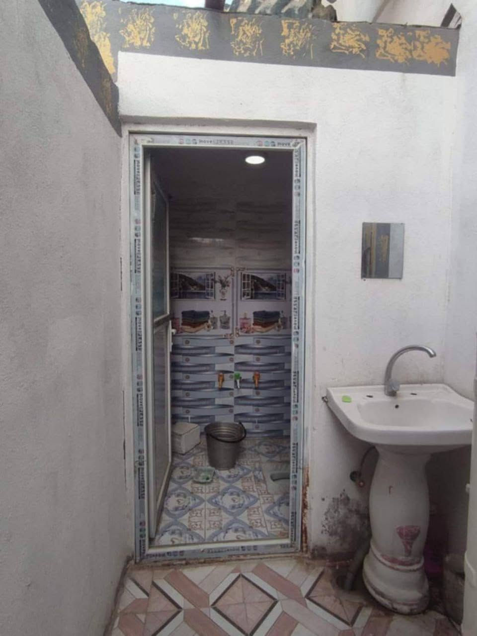 🏡 بيت 100 متر ب 33 مليون وبيه مجال
طابو زراعي سند 25 
( مشمول بلتطويب ومرقم من البلدية)  

| الأساس والسقف: كونكريت
البناء بلوك 

🔹 مواصفات البيت:
✅ غرفة نوم 🛏️
✅ صالة 🛋️
✅ صحيات داخل وخارج  🚽
✅ مطبخ 🍽️
✅أستقبال 

🔹 الخدمات المتوفرة:
💧 ماء | ⚡ كهرباء | 🚗 شوارع مبلطة | 🏫 مدارس قريبة

📍 الموقع: النجف – شارع الصب مقابل قرية الغدير عمود 276 

📞 للتواصل: ***********
