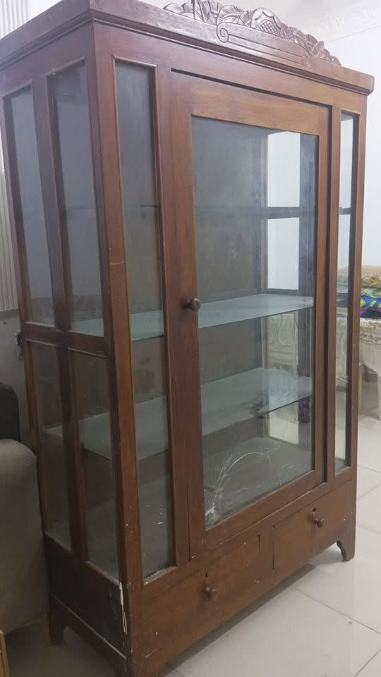 مكتبة صاج اصلي (انتيكا) مال اول 
للبيع  175 الف تواصل خاص او رقم 

***********
