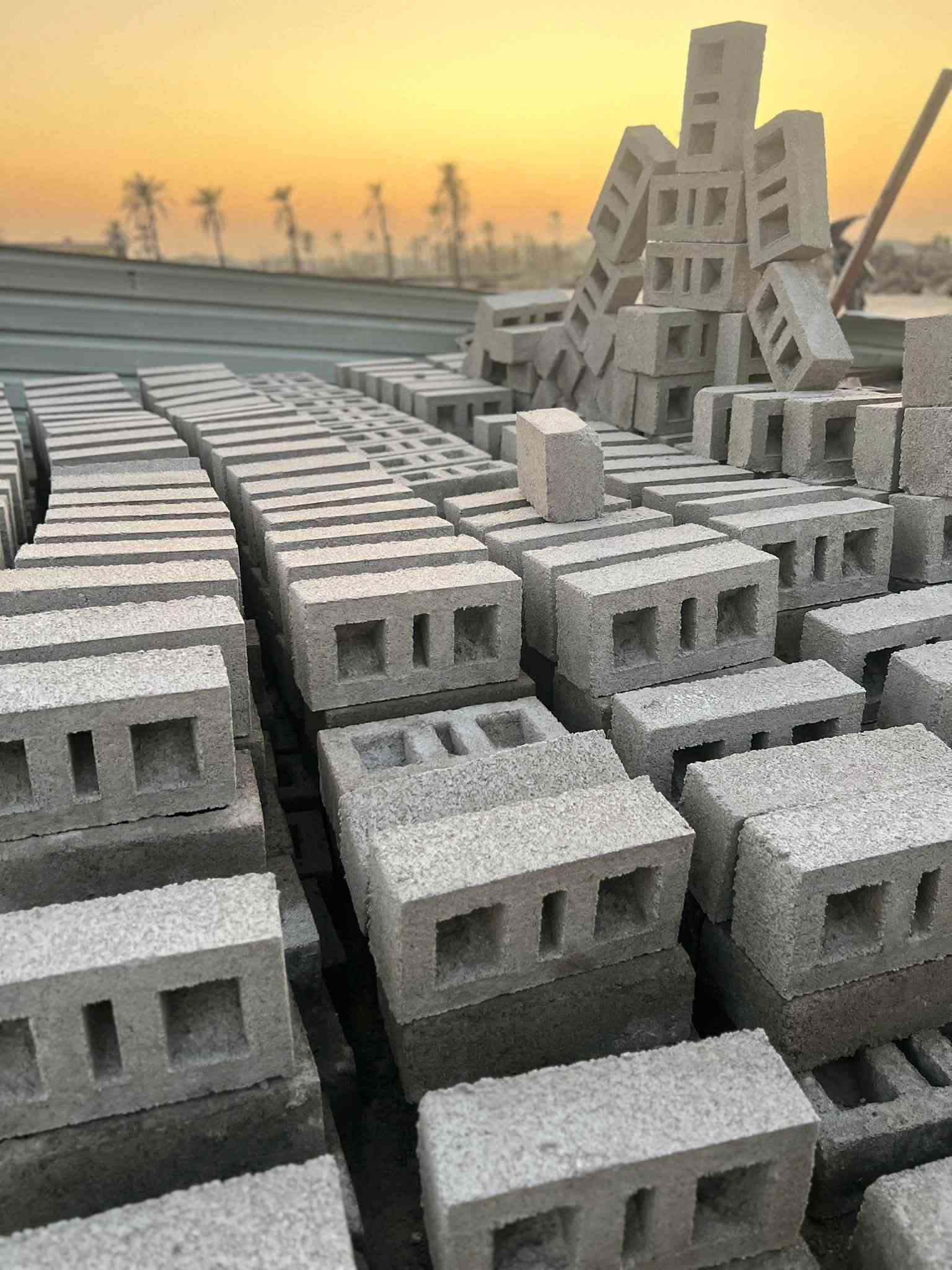 السلام عليكم يتوفر لدينا بلوك درجة اولى وأسمنت مبروكة عادي ومقاوم واسمنت عمارة عادي ومقاوم وفرمستون نضافة فول والأسعار مناسبة جدا للاستفسار على الرقم ***********
