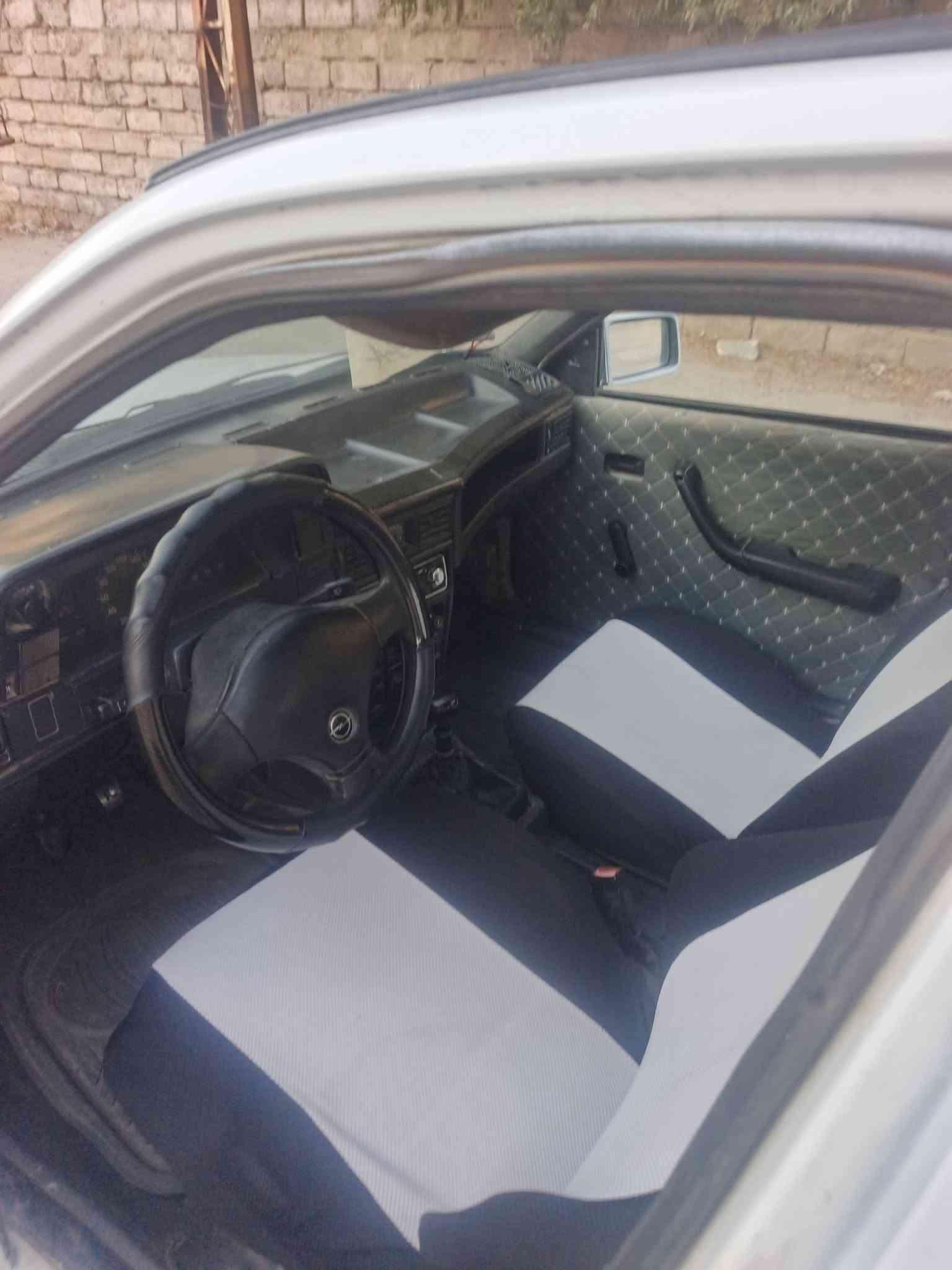 للبيع اوبل كاديت لون ابيض المرغوب حجم 16 موديل 91 رقم نينوى انكليزي سنويه عضم 2031 هزه جديده كير ومحرك شرط ( طخمها جديد + وايرمنيه كلها شغاله + باتري جديد + تايرات جدد ) شرعيها داخل الموصل شرط التحويل فقط من الشرعي السعر 24 ورقه  . 
***********  - كورك 
*********** - اسيا  . بيه واتساب

