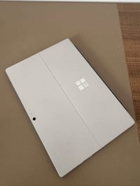 Surface Pro ٥ • i7-7660U • بطارية ٦ شحنات