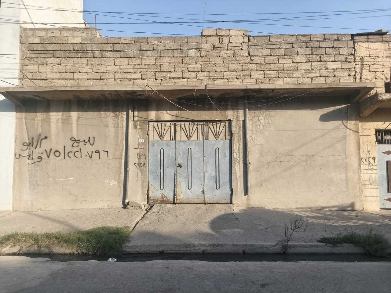 للبيع بيت بناء قديم مساحة 211 . المكان حي الوحدة الفرع المقابل مجسر الميثاق. قرب جامع المحسنين .                    تفاصيل على الرقم. ***********
