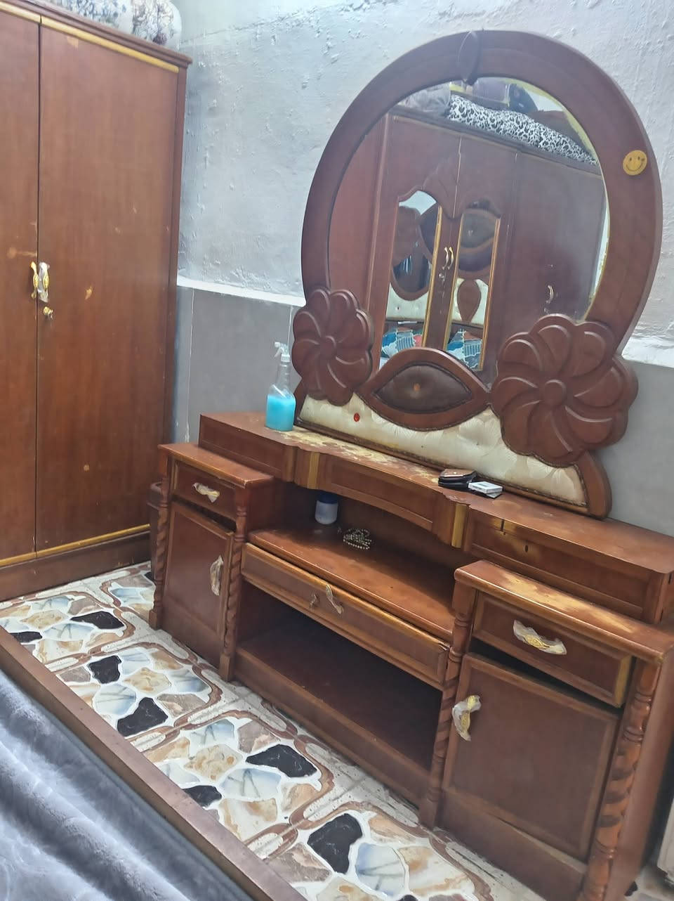 السعر ٥٠٠ وبيهه مجال مستعجل ع بيعهه ٠٧٧٤١٠٣٠٦١
