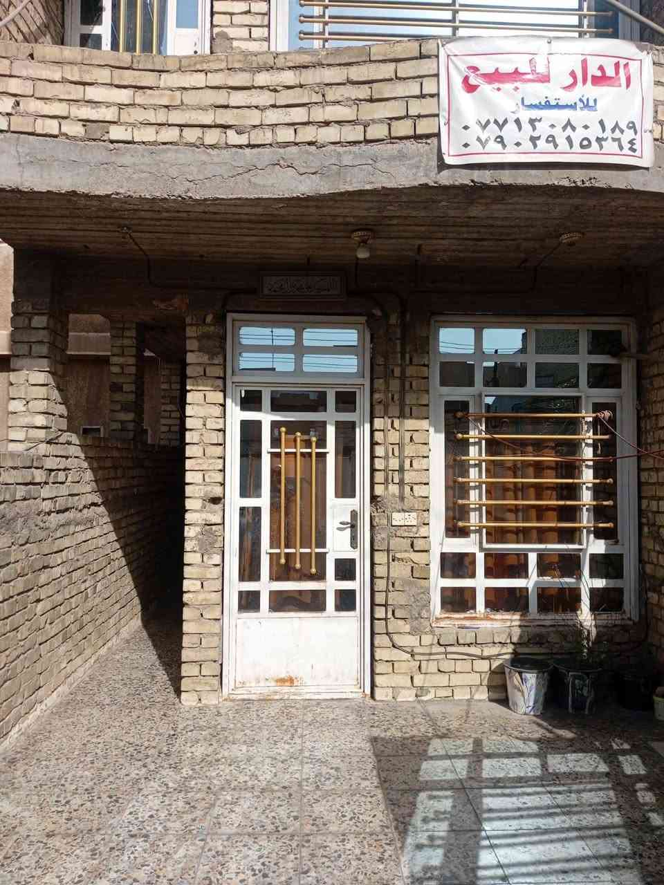 بيت للبيع ..... المساحة ١٠٥م طابقين يحتوي الطابق الأول على كراج و استقبال وصالة مساحة درج ومطبخ وصحيات داخلية وخارجية وغرفة نوم الطابق الثاني يحتوي صحيات ومساحة درج وغرفة نوم عدد٢ وبيتونة وسطح عدد٢
العنوان/الأمين الثانية/النواب /شهداء النفط / قرب مدرسة السماحة .
للإستفسار الإتصال بالأرقام التالية 
*********** و ***********
بيت للبيع ..... المساحة ١٠٥م طابقين يحتوي الطابق الأول على كراج و استقبال وصالة مساحة درج ومطبخ وصحيات داخلية وخارجية وغرفة نوم الطابق الثاني يحتوي صحيات ومساحة درج وغرفة نوم عدد٢ وبيتونة وسطح عدد٢
