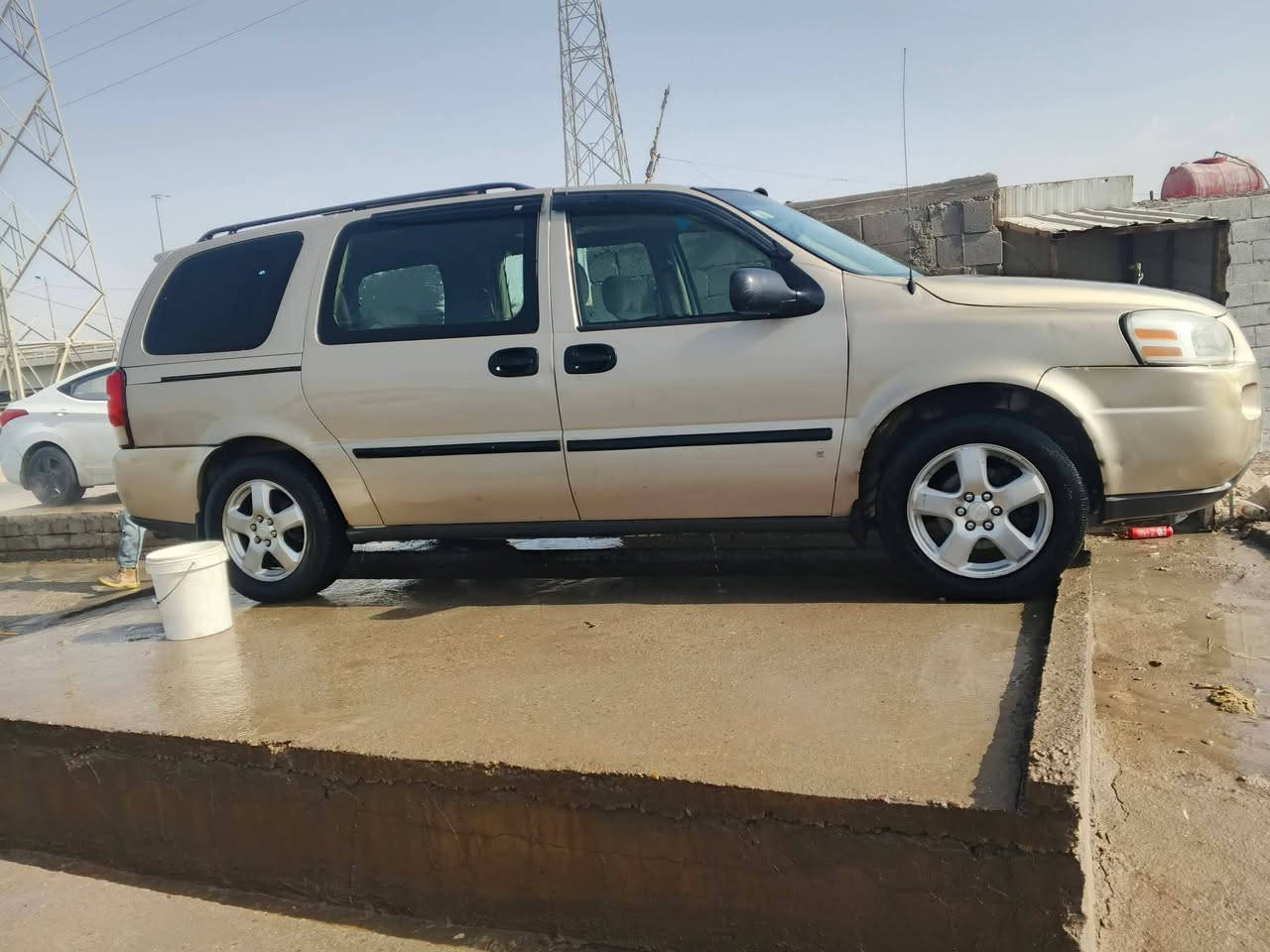سلام عليكم 
لبيع مستعجل 
شوفرليت 2006بسمي رقم دولي 
جاهزه مكينه وكير وحداديه تخم تاير جديد 
مكانه بصره سعر 65بي مجال شويه 
تبريد امامي وخلفي شغال 
محرك 3500
***********
