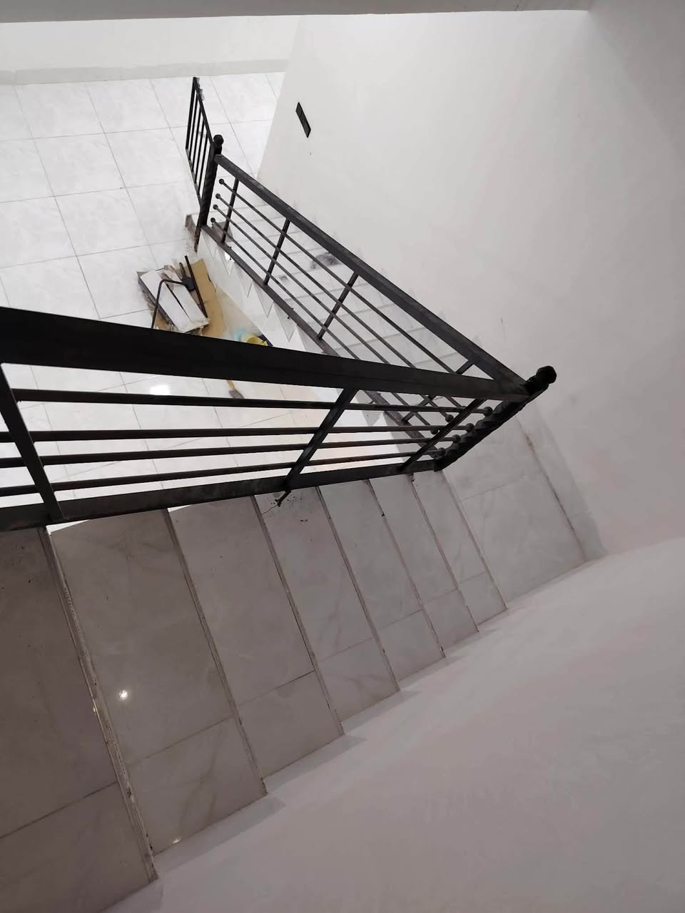🏡 دار زراعي للبيع في داره كوناره 🏡

📍 الموقع: داره كوناره – وراء معمل مي كلات
📐 المساحة: ١٢٠ متر
↔️ الواجهة: ٦ متر
📏 النزال: ٢٠ متر

✨ مواصفات الدار:
▪️ بناء حديث
▪️ غرفتا نوم 🛏️
▪️ غرفة نوم بالطابق الأرضي
▪️ غرفة نوم بالطابق العلوي
▪️ مطبخ حار وبارد 🍽️
▪️ سقف عادي

💰 السعر المطلوب: ٦٨ مليون دينار عراقي
🤝 وبي مجال قليل بالسعر

📞 للاستفسار:
***********
