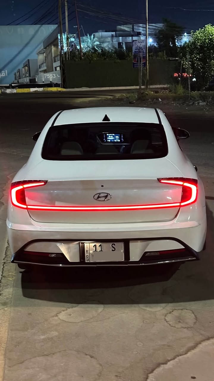 السلام عليكم 🫡(Hyundai Sonata)
للبيع او مراوس حسب القناعه 
مديل 2020 
المحرك:(2.5L GDI MPI DOHC) 4 سلندر  برغي ما مفتوح بيه 
كير AT 
8 نمر 
ماشيه 55 الف ميل 
المواصفات : 
اوتو هولد و Auto Stop
سايد برك بصمه 
رادار امامي خلفي 
تحديد مسار 
قياده اليه 
اربع مودات قياده CUSTOM /SPORT/NORMAL/SMART
اناره LED
كامره دوراه 
شاشه كبيره Apple CarPlay
تحكمات جهتين 
وبعد بيه هواي مواصفات  
والسونار موجود بالمنشور 
العنوان بغداد الغزاليه 
للستفسار رقم ***********

