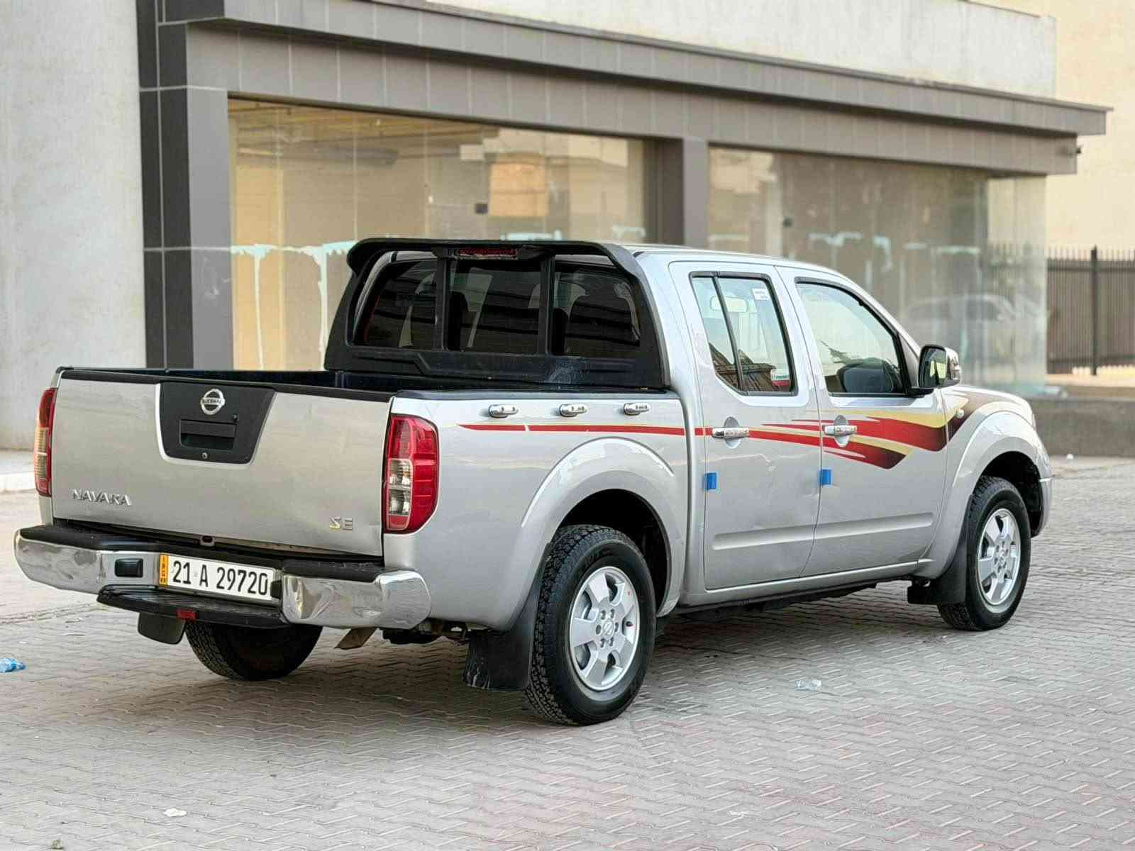 سلام و عليكم 
نافار موديل 2009  سعودي 

مصفات داخل احمر تبريت ثلج اربعه جامات كهربا  قفل مركزي  شاشه كاميره 

كير عادي كير محرك بشرط لا صرف لا صوت لا بخار 

سنويه جديد رقم دولي  دفتر بنزين موجود 

سياره بي بس بونيت صبخ باقي مكفول بدون دواخل 

سعره 76 بي مجال قليل 
*********** كركوك, العراق
