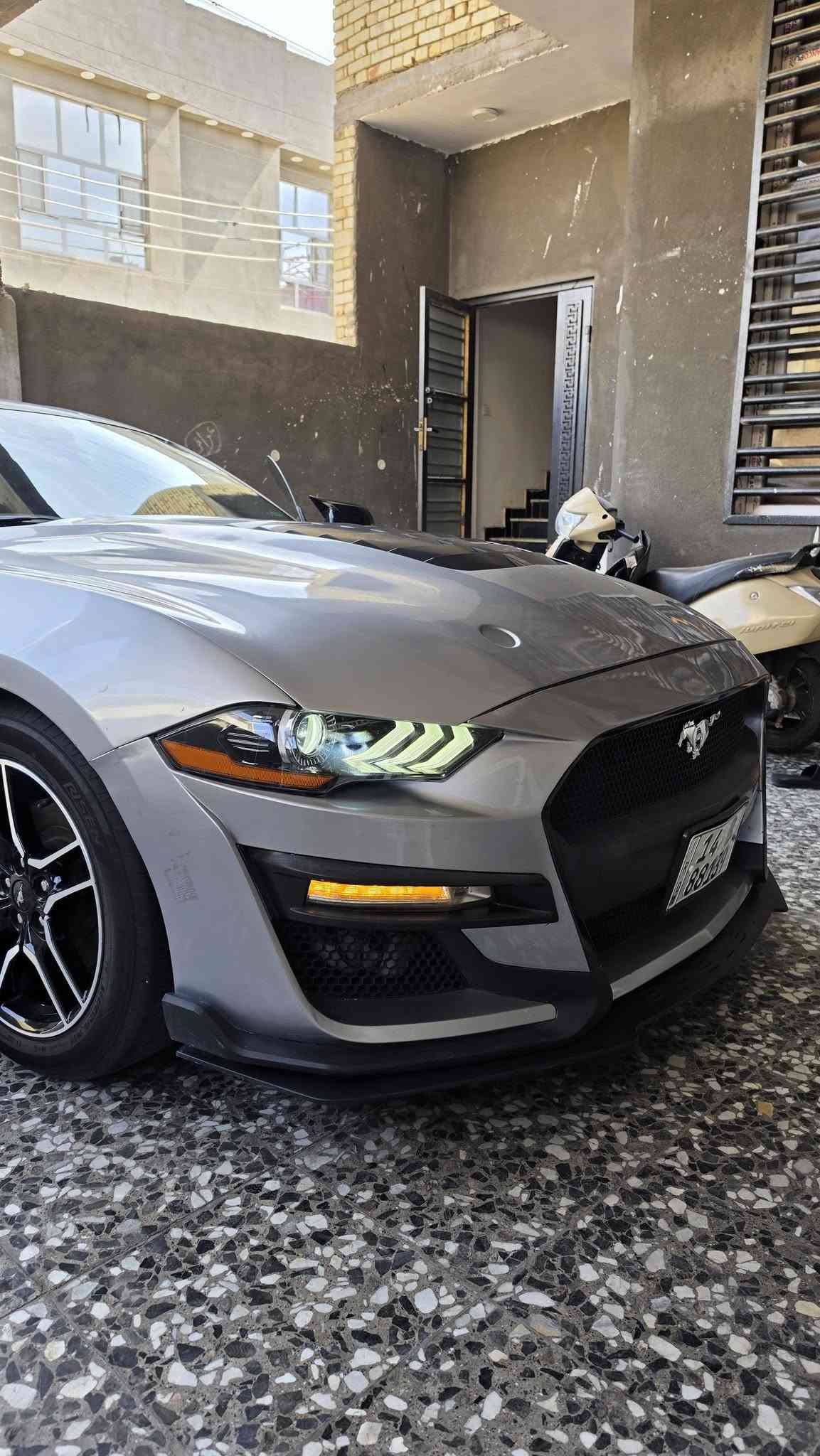 � للبيع: Ford Mustang EcoBoost Premium
📍 الموقع البصرة التنومة    ***********

📅 الموديل: 2022

⚙️ المحرك: EcoBoost (اقتصادي + أداء قوي)

🔄 القير: أوتوماتيك  (10 نمر)

🎯 الفئة: Premium (أعلى مواصفات)

✨ المواصفات:

* شاشة كبيرة + نظام ملاحة

* كاميرا خلفية + حساسات

* مقاعد جلد كهربائية

* ❄️🔥 تدفئة وتبريد المقاعد

* 🎮 5 مودات قيادة (Sport / Normal / Track / Snow / Eco)

* 🛞 مودات ستيرن للتحكم بثقل وخفة المقود

* 🔑 تشغيل عن بعد

* تشغيل بصمة + دخول ذكي

* 💡 إنارة ترحيبية بالمرايات (Welcome Lights)

* إضاءة LED مميزة

* نظام صوتي فاخر

🛠️ الحالة:

* نظيفة جداً من الداخل والخارج

* بدون مشاكل ميكانيكية

* جاهزة للاستخدام مباشرة

💰 السعر 138 

حادث سياره موجود بالمنشور 
بيه ٣ قطع الامامية مصبوغه وبنيد مبدل  مال شيلبي وكلير بالباب العبري
