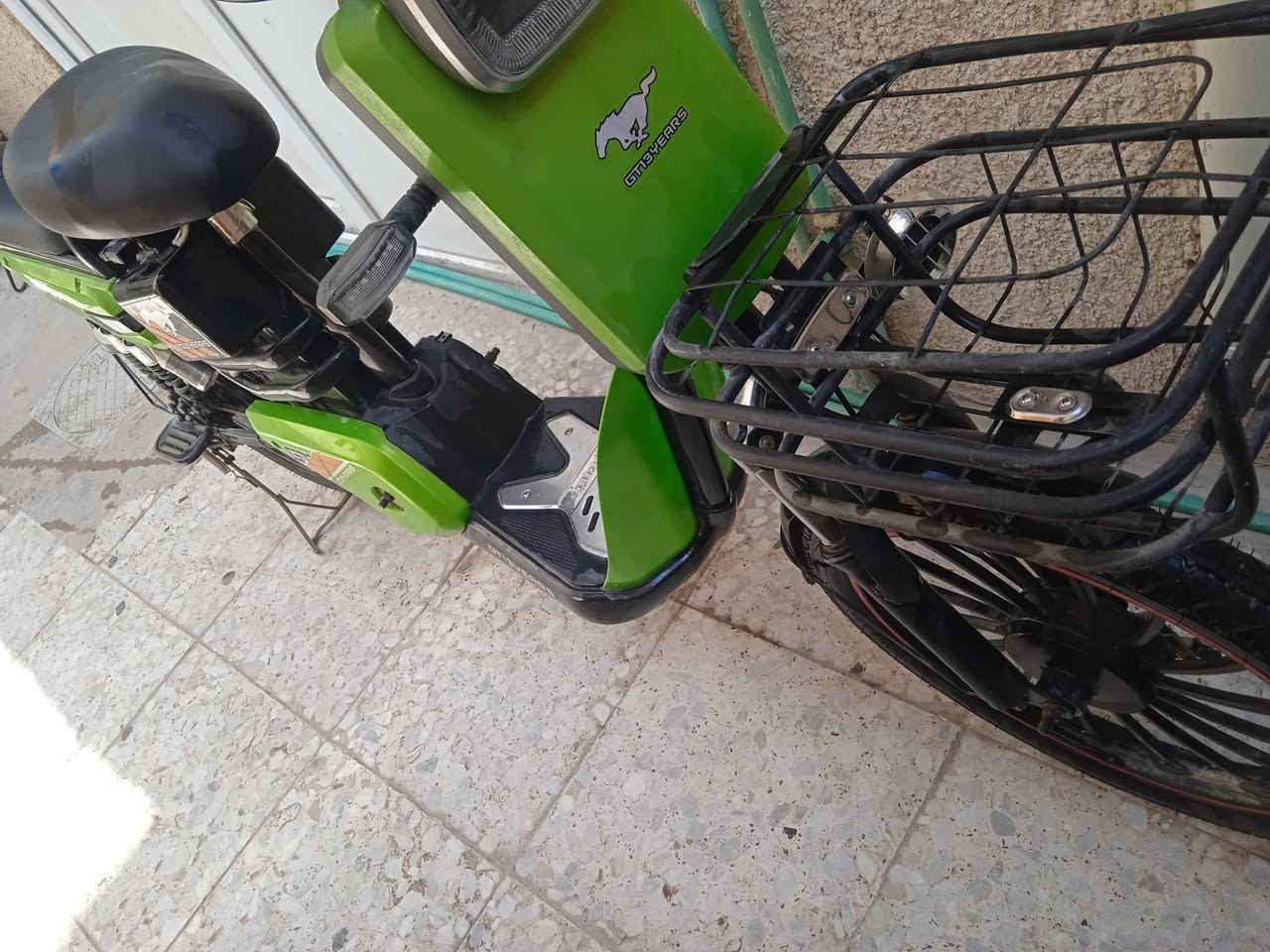 سلام عليكم دراجه شحن لل
4بطريات كبار وزينات

بشحنه لوحده تمشيك 35كيلو 

شاحنتهه الاصليه

شاشه الاصليه

لايت عالي ناصي 

مكان نجف حي الميلاد السعر 200وبيهه مجال
