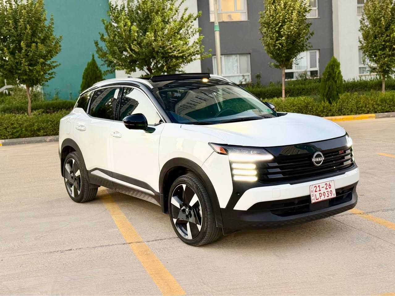 Nissan kicks SR+ 2025
فووول مواصفات 

💥خوار هەموو بازاڕ

🤍سپی سەقف ڕەس🖤

بزوێنەر: 2.0 لیتر (4 سلندەر) بە هەوای سروشتی 
تایە وەرزشی 19 ئینجی.  
 ڕووناکی: گڵۆپی پێشەوە و دوای تەواو LED 
 سەقفی پانۆراما بە شووشەی گەورە، هەروەها سەقفی دوو ڕەنگ (Two-tone) کە ڕەنگی سەقف لە لاشەی ئۆتۆمبێلەکە جیاوازە. 
 سیستەمی قوفڵبوونی خۆکار (Walk-away lock) کە بە دوورکەوتنەوە قوفڵ دەبێت و بە نزیکبوونەوە دەکرێتەوە. 

تەبرید لەمس 
کەلە سەماعە
🎧🔊سەماعە BOSE
  
سیستەمی لێخوڕینی نیمچە-ئۆتۆماتیکی بۆ هێشتنەوەی ئۆتۆمبێل لەناو هێڵەکانی شەقام و کۆنتڕۆڵکردنی خێرایی دیاریکراو.  
 کامێرای 360 پلە: سیستەمی دیدەی دەوروبەر (Intelligent Around View Monitor) بە کوالێتی بەرز.  
 ئیستۆپی فریاگوزاری: ڕاداری پێشەوە بۆ ڕێگری لە پێکدادان و ئیستۆپکردنی خۆکار (Automatic Emergency Braking).  
‎ خاڵی کوێر (Blind Spot Monitoring): ئاگادارکردنەوەی شۆفێر لە بوونی ئۆتۆمبێل لە شوێنە نەبینراوەکان.  
 پاراستنی ڕێڕەو: ئاگادارکردنەوە و گەڕاندنەوەی ئۆتۆمبێل بۆ ناو ڕێڕەوی خۆی (Lane Departure Prevention).

ئابووری لە سووتەمەنیدا: سەرڕای بەهێزتربوونی بزوێنەرەکەی بۆ 2.0 لیتر، تا ڕادەیەکی زۆر دەستنیشانکراوە بۆ سەرفکردنی کەم لە سووتەمەنیدا

7هەزار مایل ڕۆشتووە
ژمارە کاتی ٧٥ ڕۆژ کاتی تیاماوە و بە شەرتی ڕەقەم

بێ بۆیاخە تەنها ساردی هەیە

ناونیشان/ سلێمانی - ناوەند

خوار هەموو بازاڕ ١٥٩ وەرەقە💵
📞***********
***********

0️⃣7️⃣7️⃣0️⃣0️⃣6️⃣0️⃣6️⃣4️⃣6️⃣4️⃣ السليمانية, العراق
