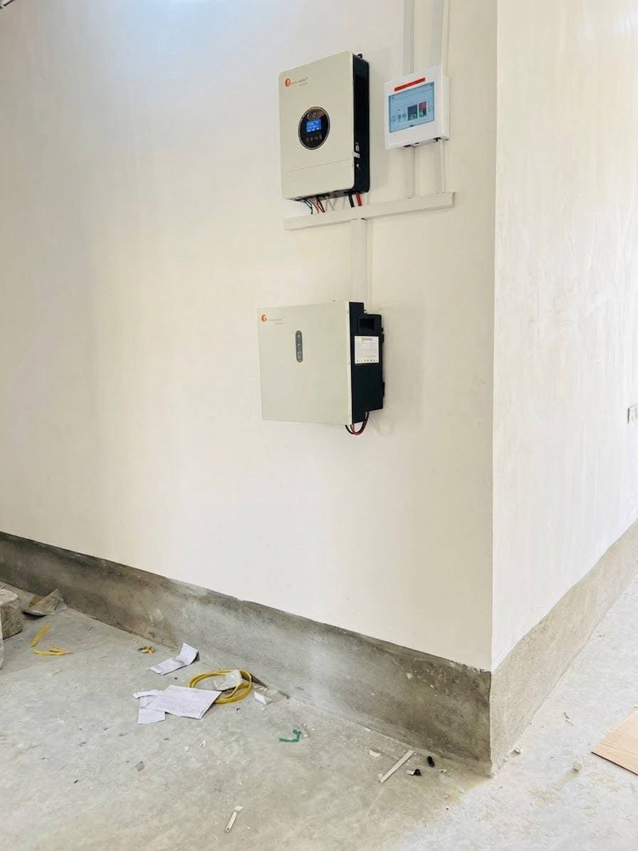 ☀️ عرض خاص من مكتب الشمس للطاقة الشمسية ☀️

1.🔋 طاقة 10 أمبير ليلي + 10 أمبير نهاري

⚡ مواصفات المنظومة:
• بطارية Felicity سعة 10 كيلو واط/ساعة
• إنفرتر Felicity 6kw
• ألواح شمسية X10 لونجي 645واط
• منظومة مصممة لتوفير طاقة مستقرة وموثوقة للمنزل
💰 السعر السابق: 4,000,000 دينار عراقي
🔥 السعر الحالي: 3,500,000 دينار عراقي فقط
🛑العرض الثاني 
🔋طاقه 8 ليلي 10نهاري 
بطاريه 8ك 
انفيرتر 4ك 
الواح لونجي x10 
🔥السعر. 2,850,000دينارعراقي 
🛑العرض الثالث 
🔋طاقه 5ليلي 6نهاري 
بطاريه 5ك 
انفيرتر 4ك 
الواح لونجي x10 
🔥السعر 2,250,000

🛑العرض الرابع 
🔋منظومه 15ليلي ونهاري 
تتكون من 
بطاريه فلستي ١٥ك 
انفيرتر فلستي 6ك 
الواح لونجي x10 
🔥🔥السعر 4,800,000
⏳ العرض لفترة محدودة!
يشمل النقل والتنصيب والصيانة 
ضمان البطاريه 5سنه 
انفيرتر 2سنه 
الواح 15سنه
سارعوا بالحجز والاستفادة من العرض قبل انتهاء المدة.

👨‍🔧 المهندس: عبد الكريم النعيمي
🏢 مكتب الشمس للطاقة الشمسية

📞 للاستفسار والحجز:
______________***********

نص مكتوب في الصور:
- عنونة أذكى .. تركيب أسرع
- Tik Tok Lite
- @user2061818148730