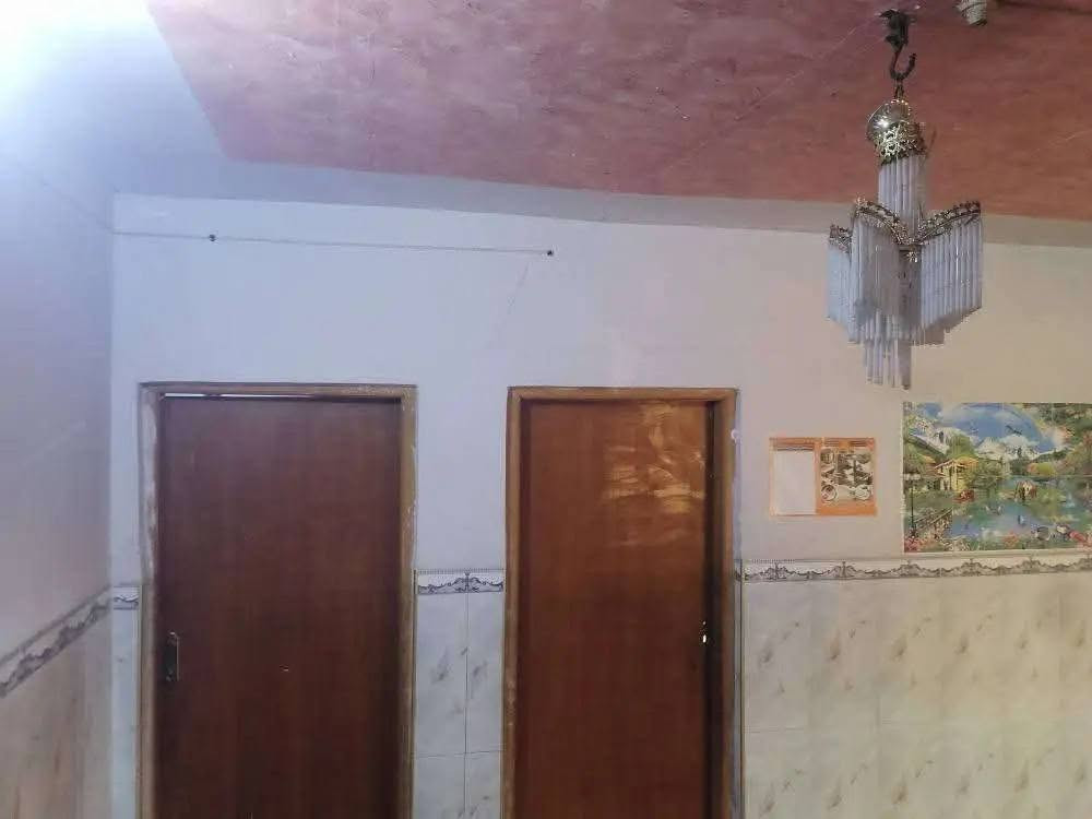 بيت للبيع في بابل يبعد عن جامعة بابل ٣ كيلو متر
نزلت ابراهيم الخليل ع
تبليط اباب الدار المساحه ١٠٠٠م ٣ غرف نوم مع هول مع صاله تسعه ونص
البيت عگاده  النظافه كما في الصوره  خدمات ماء كهرباء تبليط
السعر 40
اتصال ***********
