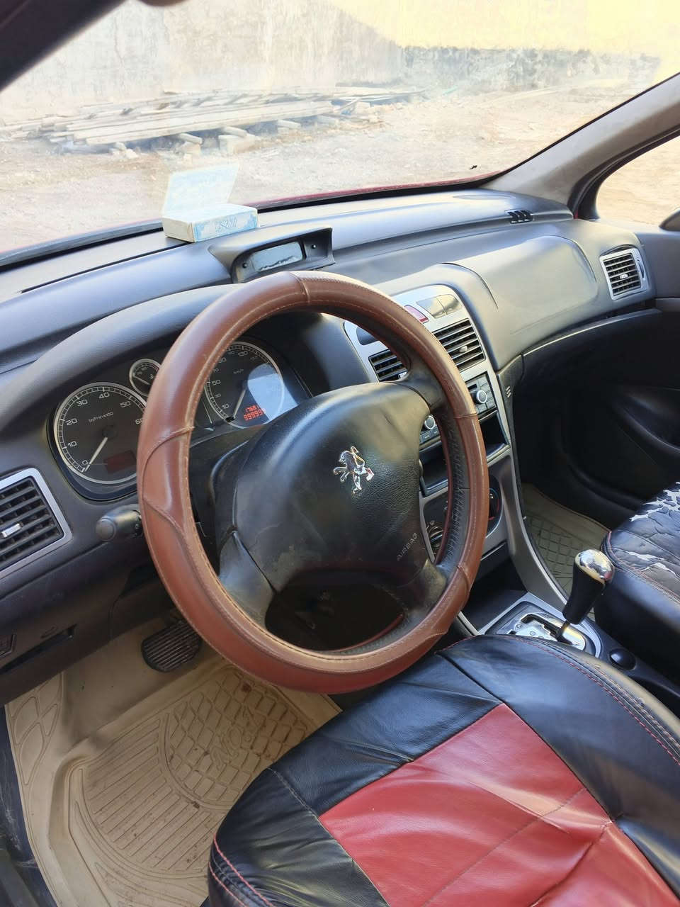 سلام عليكم 
بيجو 307
موديل 2005 السياره جاهز كير مكينة تبريد كاملة يرادلها صبغ جاملغ فقط مكان السيارة 
واسط العزيزية 
سعرها 48 وبيها مجال 
***********
