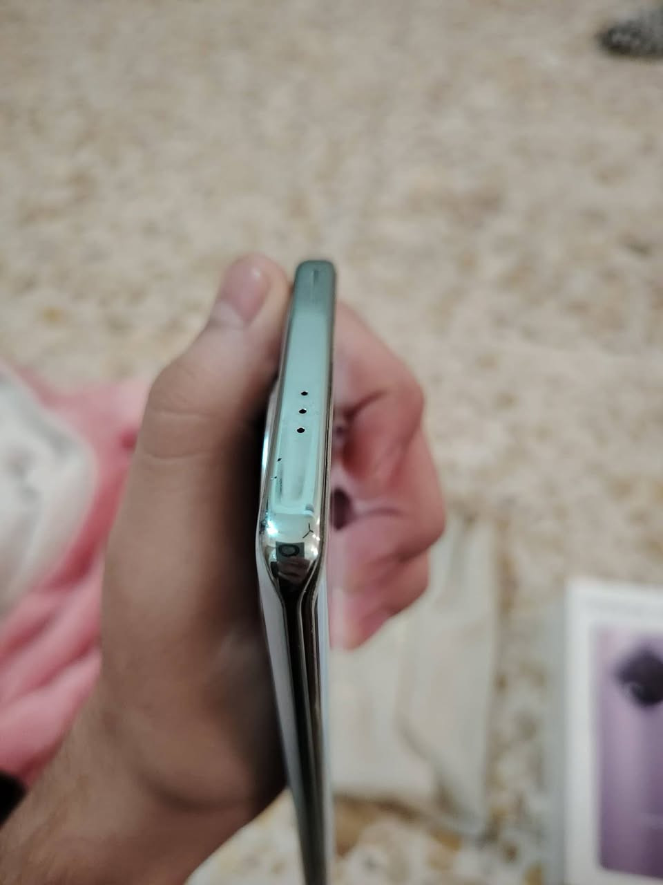 السلام عليكم هونر x9C 5G للبيع فقط بي نقطه بال شاشه وما مآثره عليه تلمس طبيعي هوه وكارتونته وشاحنته لزكه اصليه وحافضه اصليه رام 12+12=24 ذاكره ٢٥٦ بصمه شاشه وجه مكفول من زلغ فقط هاي النقطه وتلمس طبيعي صارله عندي ٥ أشهر والنقطه نفسها سماعه فوك وجوه موبايل راقي سعره ٢٩٠ العنوان بغداد الرشاد شارع القاعده رقم الهاتف *********** لا يوجد توصيل
