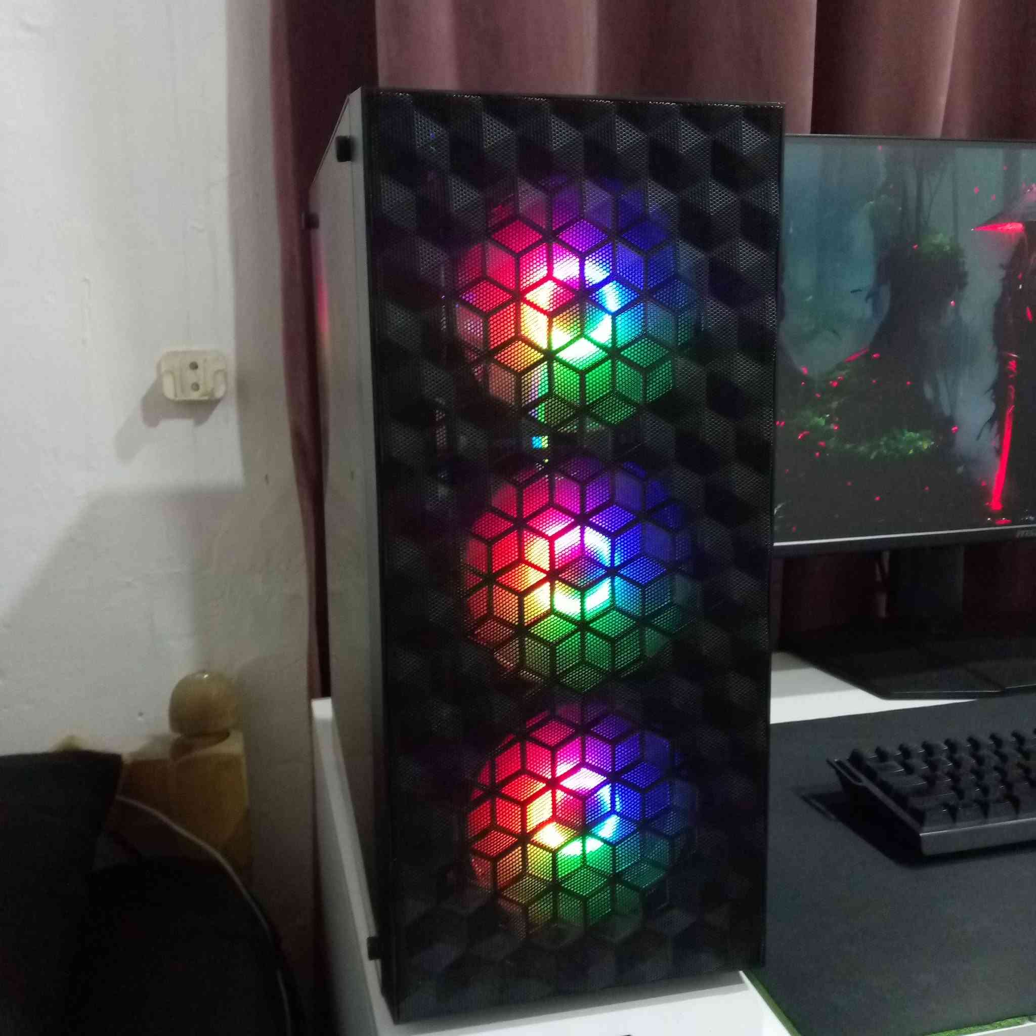 السلام عليكم 

المواصفات 👇🏻
▫️ CPU: AMD RYZEN™ 5 5600 | 6C / 12T
▫️ COOLER: DEEPCOOL® AG400 | ARGB | 120MM
▫️ M.B: ASUS®B450M-A / M.2
▫️ GPU: PNY® GEFORCE® RTX 2060 | 6GB
▫️ RAM: T.FORCE 16GB (2X8GB) | DDR4 | 3600MHZ 
▫️  PSU: LUX ® 750W 80+ BRONZE
▫️  STORAGE: NVME  1T | M.2 
▫️ CASE: MASS  4FAN  | FULL RGB 

▪ السعر: 720,000 دينار
▪ مكاني: بغداد - الأعظمية
▪ التوصيل: بغداد (5 آلاف) | المحافظات (6 آلاف)
▪ رقمي: ***********
