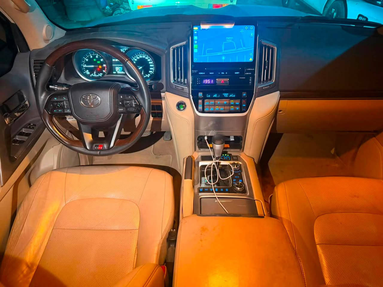 ✨🚙 للبيع | Toyota Land Cruiser 2012 🚙✨
🔥 محدّثة موديل 2021 (داخل وخارج)
🏆 التحديث منفذ لدى شركة ماجلان المعروفة.

✅ كانت السيارة مصفحة سابقًا وتمت إزالة التصفيح باحترافية.
✅ صبغ حزام فقط.
✅ بدون ضرر وبدون حوادث.
✅ ممشى 95,000 كم فقط.
✅ سيارة نظيفة جدًا وجاهزة من كل شيء.

💰 السعر: 370 ورقة (قابل للتفاوض)

📍 الموقع: بغداد

📞 للاتصال: ***********

#لاندكروزر #Toyota #LandCruiser #تويوتا #سيارات_بغداد #بيع_وشراء_السيارات #العراق #بغداد #Cars #ToyotaLandCruiser
