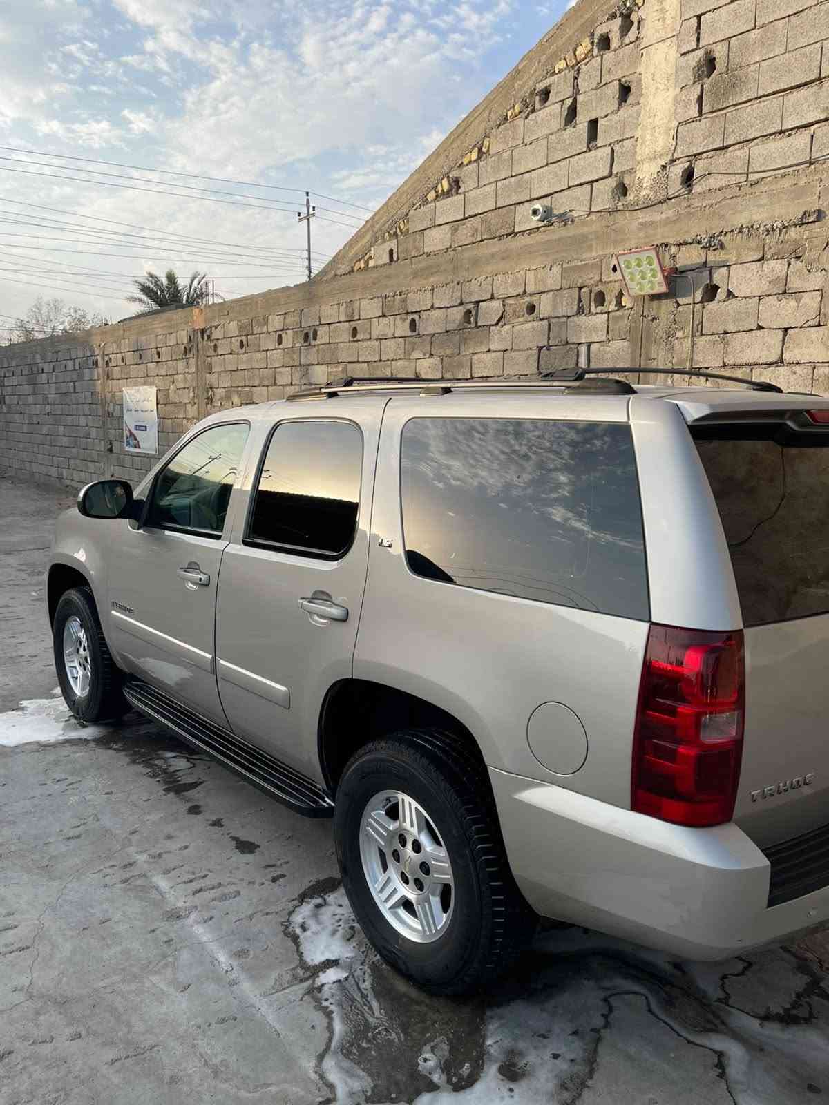سلام عليكم تاهو مكفوله ضربه وكص موديل 2008 سياره جديده ومابيهه نقص برغي تخم تاير حداده وشوف بعينك***********
