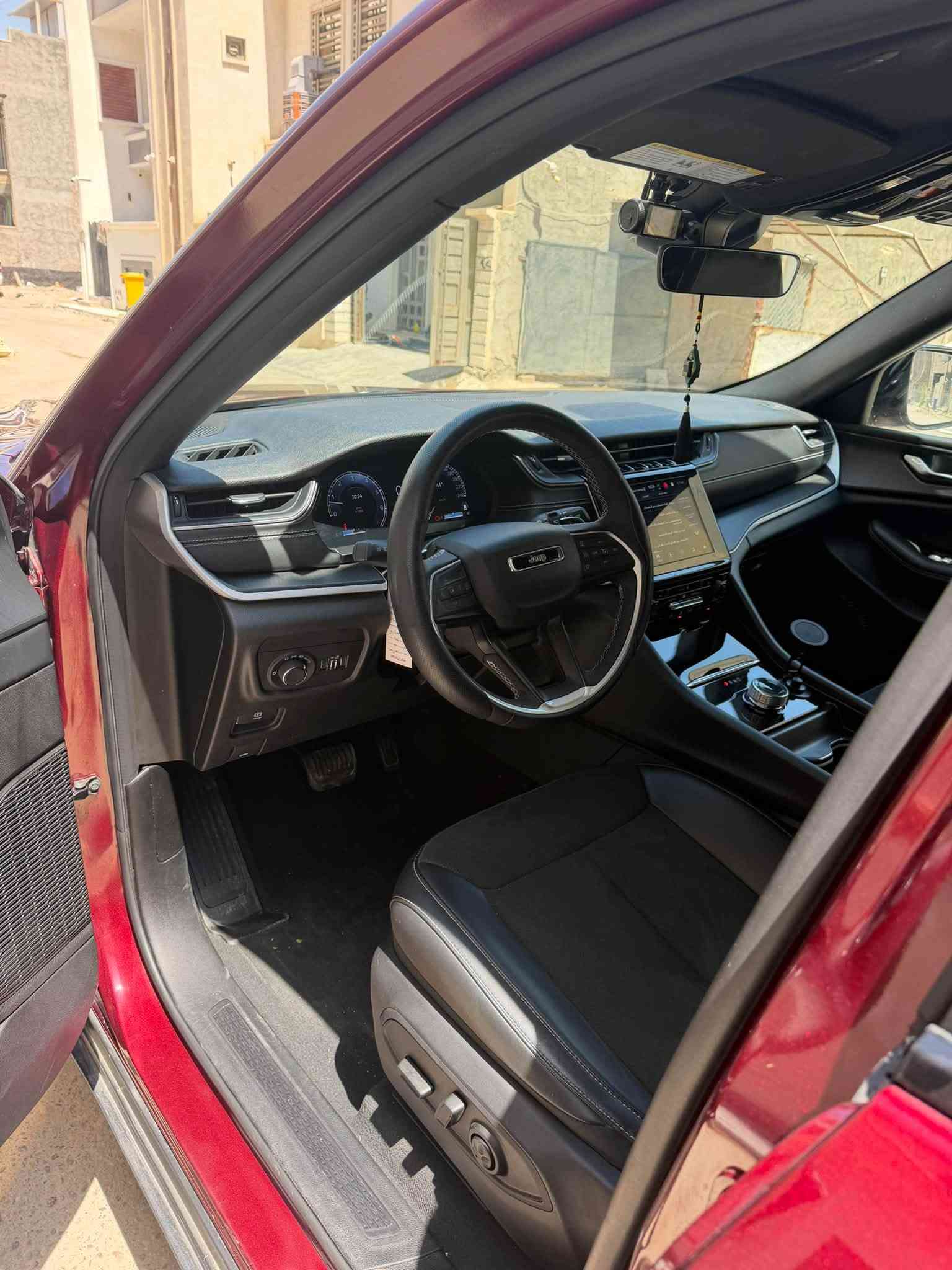 السلام عليكم
جيب كراند شيروكي التيدو بلاك 2025

المحرك : . V6. 3.6L

سيارة وارد امريكي 

حادث كما موضح بلصور ( بدون ايرباك )  

ومن خلال الشحن طخة باب الصدر ع كد شبر 

المواصفات

فتحة سقف

كشنات جلد+شاموة

كشنات امامية تدفئة 

ستيرن تدفئة

كشن السائق كهربائي

شاشة 10.1انج

الصندوك كهربائي 

سياقة ذاتية 

نقطة عمياء

تشغيل عن بعد 

ترحيب عند الاقتراب 

نضام كاربلي 

وباقي مواصفات جيب المعروفة 

السعر 32.500$

سيارة…..للــبيع فقــط ‼️⚠️

العنوان الدورة حي دجلة 

***********
