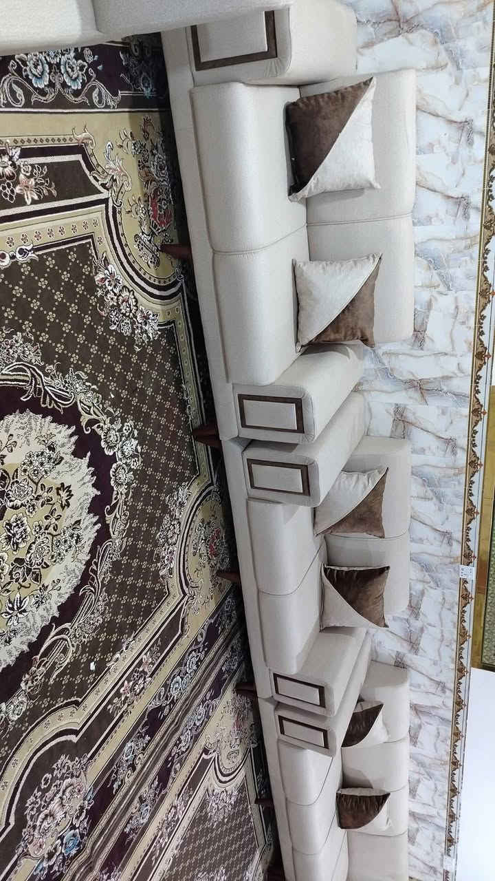 من رخصة ألادمن
ديوان كورنر ٢٠ مقعد ١٤ متر ونص موديل جكليته لون أوف وايت مطعم ب جوزي بيه قنفتين مفصوله مع زاويه جديد شغل معمل خشب بلوك اسود كله الثقيل خالي من ال ان دي اف سمك ١٦ ملم جسور القواطع جام روسي مساطر سفنج مضغوط مميز أول مع طبقه اكسترا طبي بولستر قماش كتان ناعم تركي ضمان حقيقي ٥ سنوات اتصال *********** متوفر واتساب

